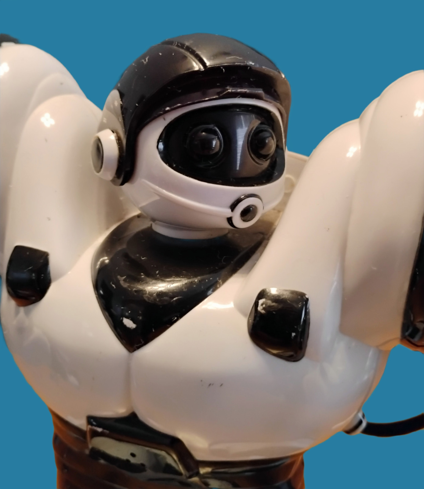 Vintage WowWee Robosapien Robot 2004 - Startup Tested - NO REMOTE - See Video