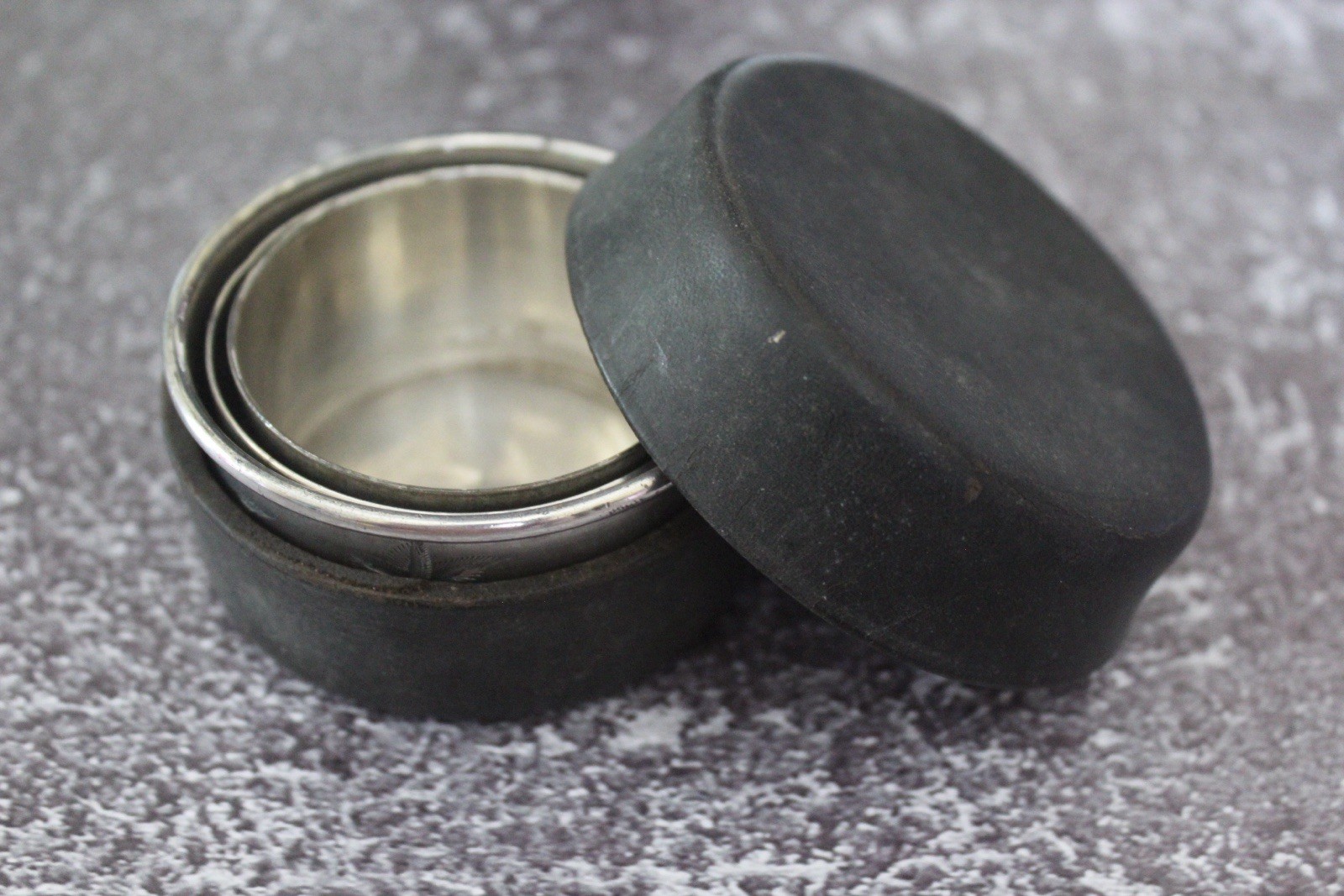 Pairpoint Mfg Co Collapsible Cup Quadruple Silver plate with Leather Case