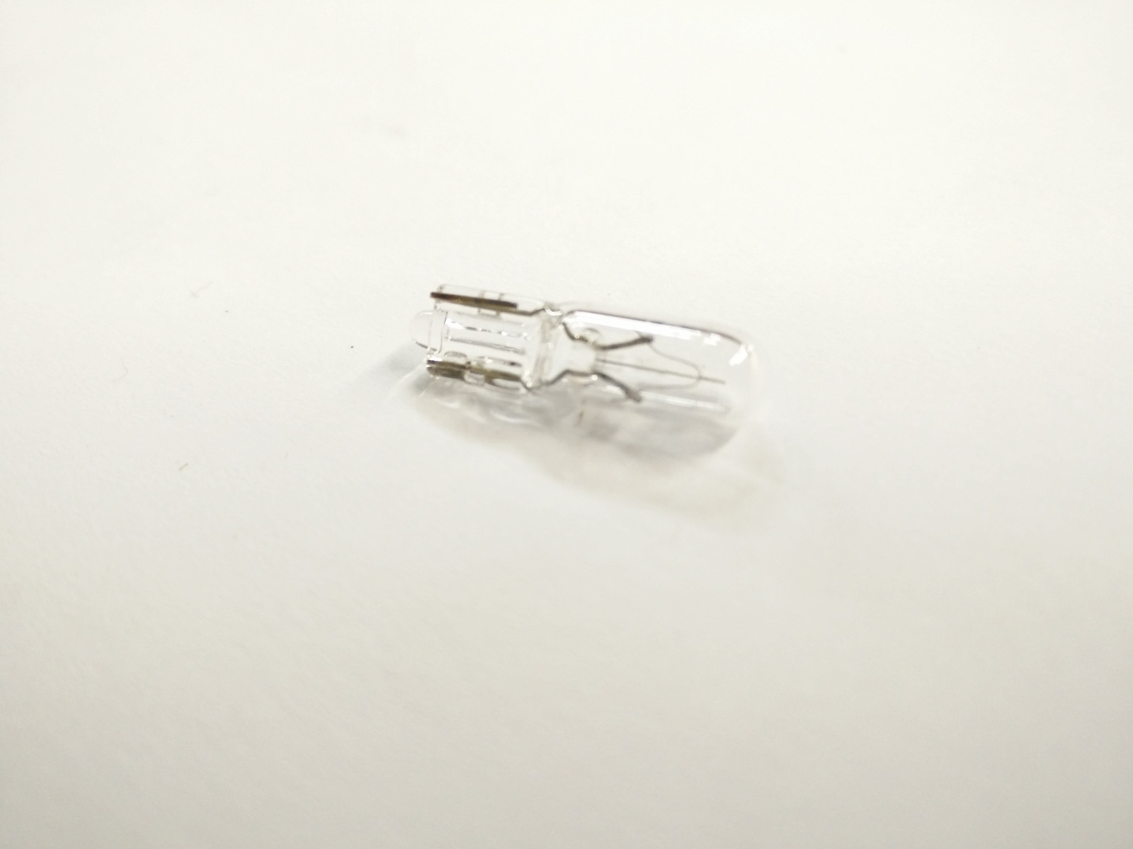 GENUINE TOYOTA BULB SHIFTER POSITION & KEY CYLINDER LAMP 90981-11014 *FITS MANY*