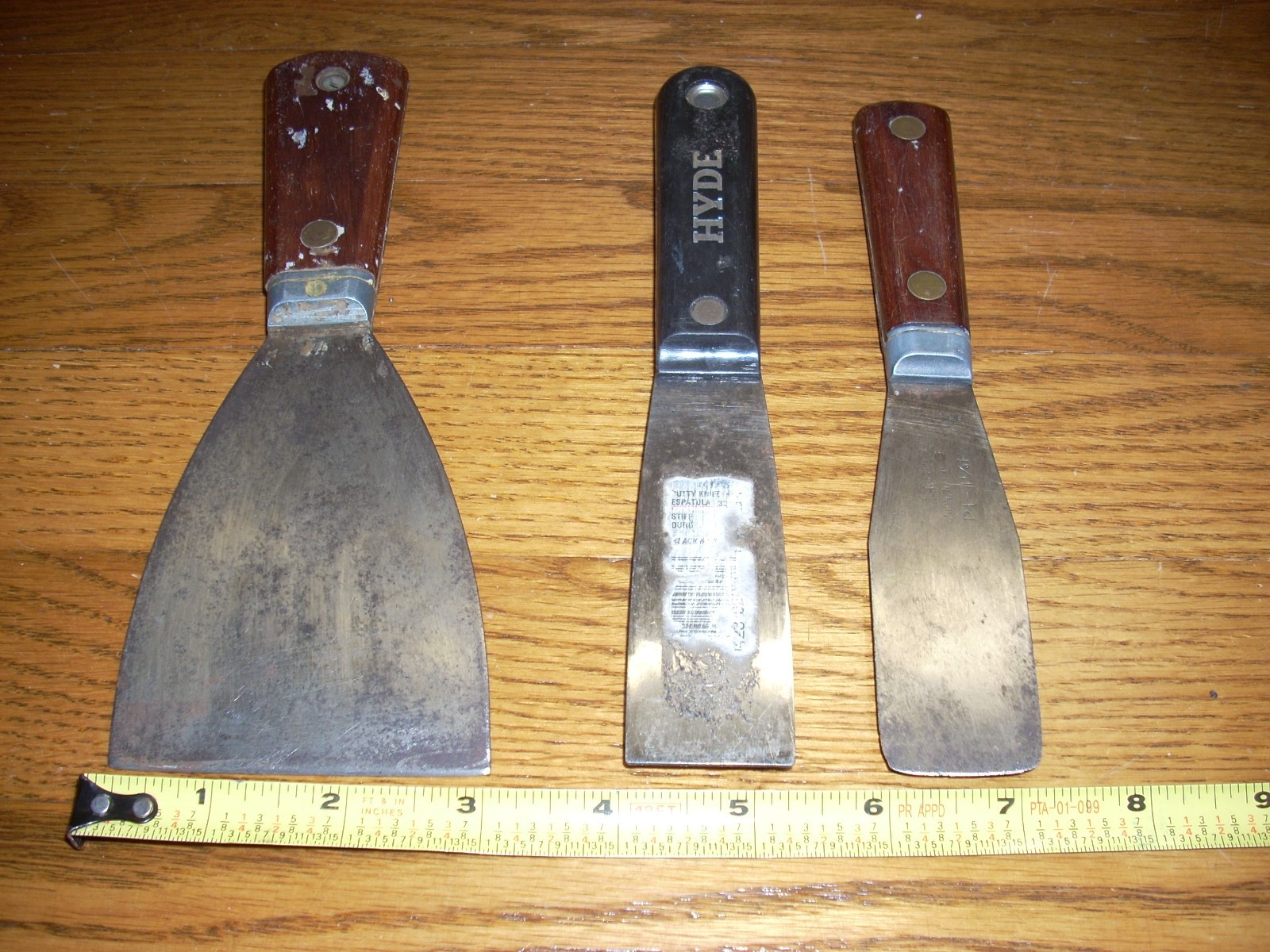 Vintage Lot of 2 Red Devil Putty Knife / Paint Scrapers 3” and 1 1/4” Plus HYDE