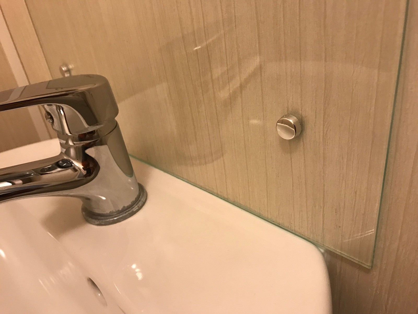 Acrylic Splashback Shatterproof Various Colours With Fixings With Custom Size