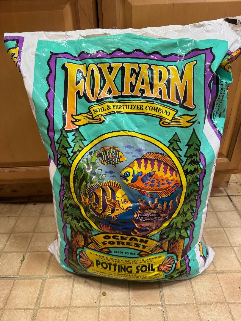Fox Farm Ocean Forest potting soil re-packed in 2 lb bag