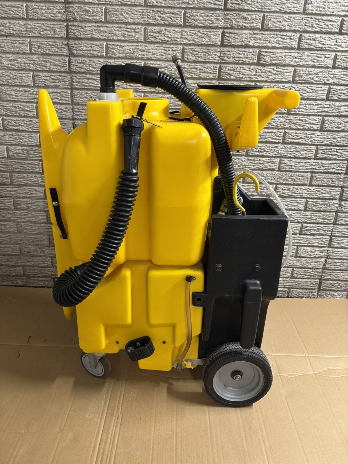 KaiVac 1750 Mid-Size No-Touch Cleaning System Machine, please read notes.