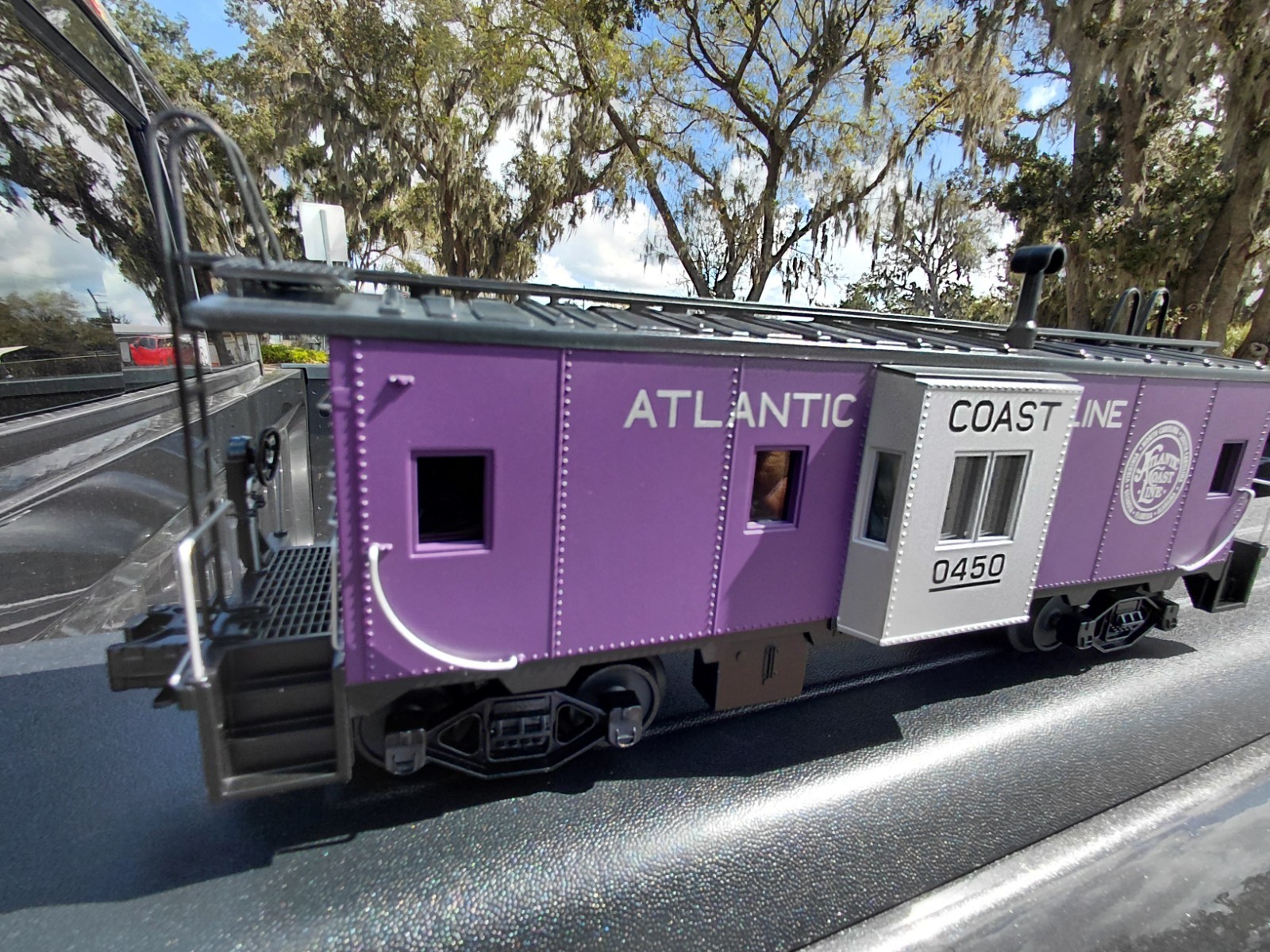 MTH RailKing 30-7783 Atlantic Coast Line ACL Purple Lighted Bay Window Caboose