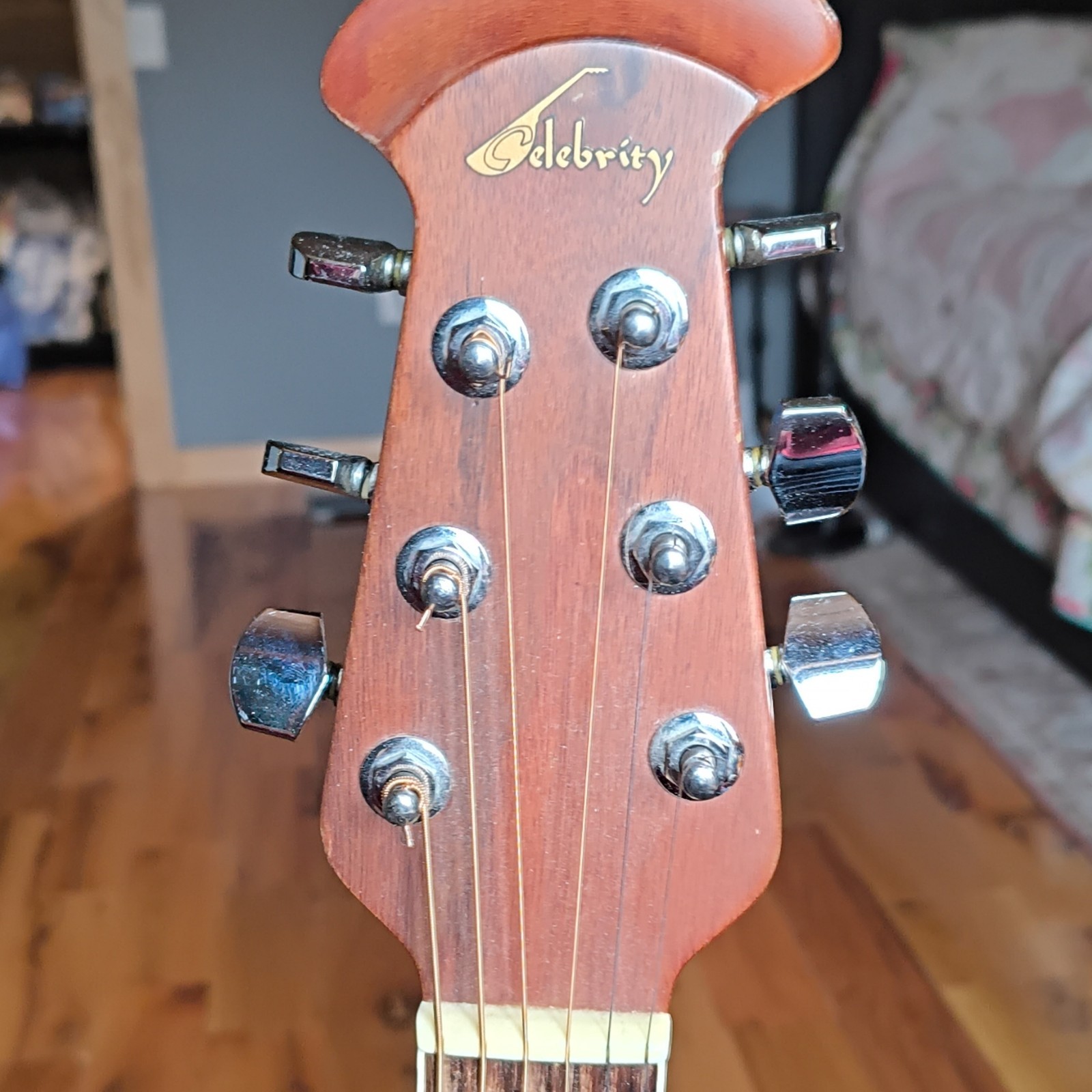 1987-94Ovation Celebrity CC68 Acoustic-Electric Guitar 6 String Cutaway Sunburst