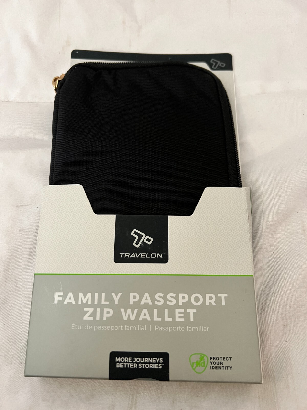 New Travelon RFID Blocking Family Passport Zip Wallet Black ONE SIZE