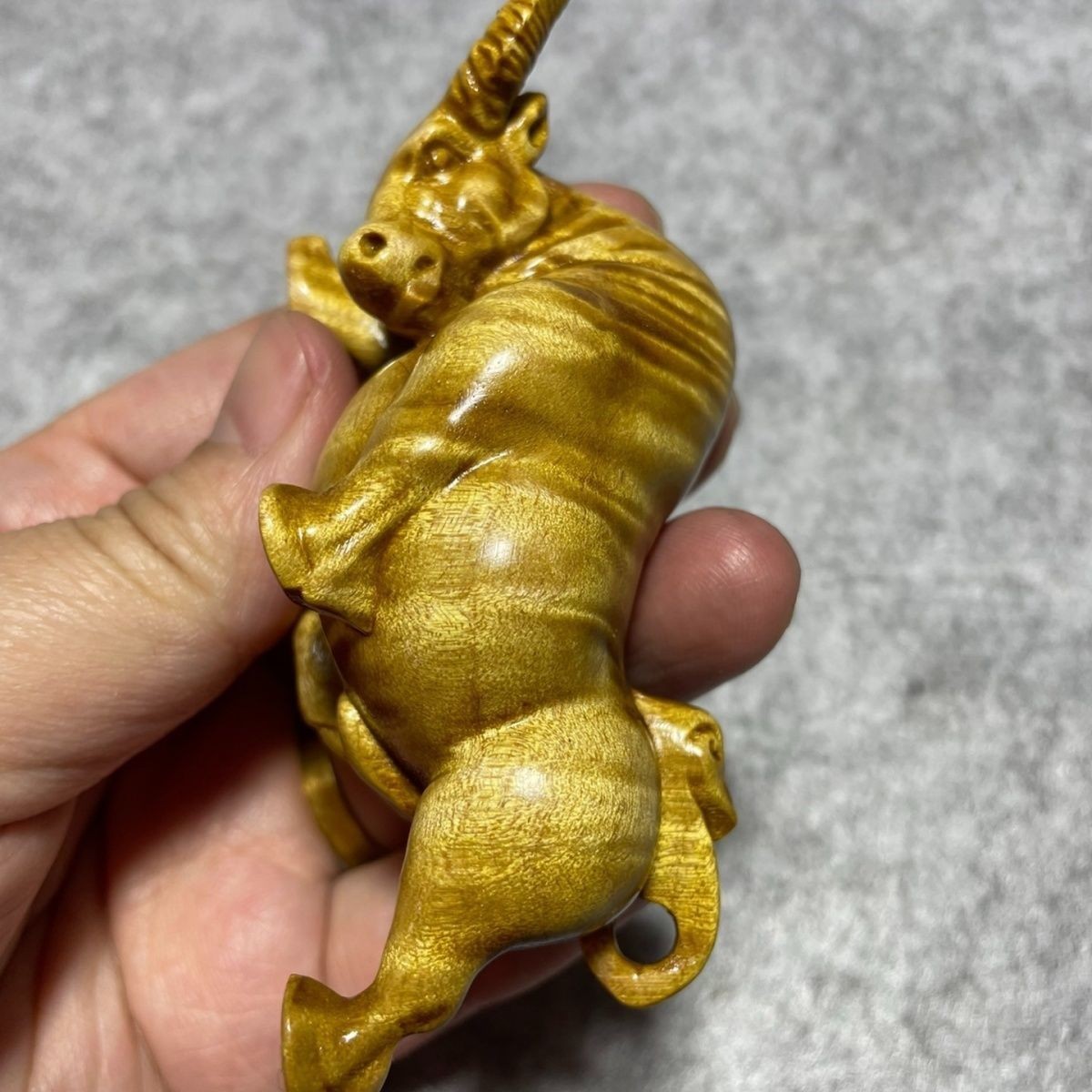 Golden Nanmu Ox Hand Piece Water Wave Grain Carved Decor (Random Color)