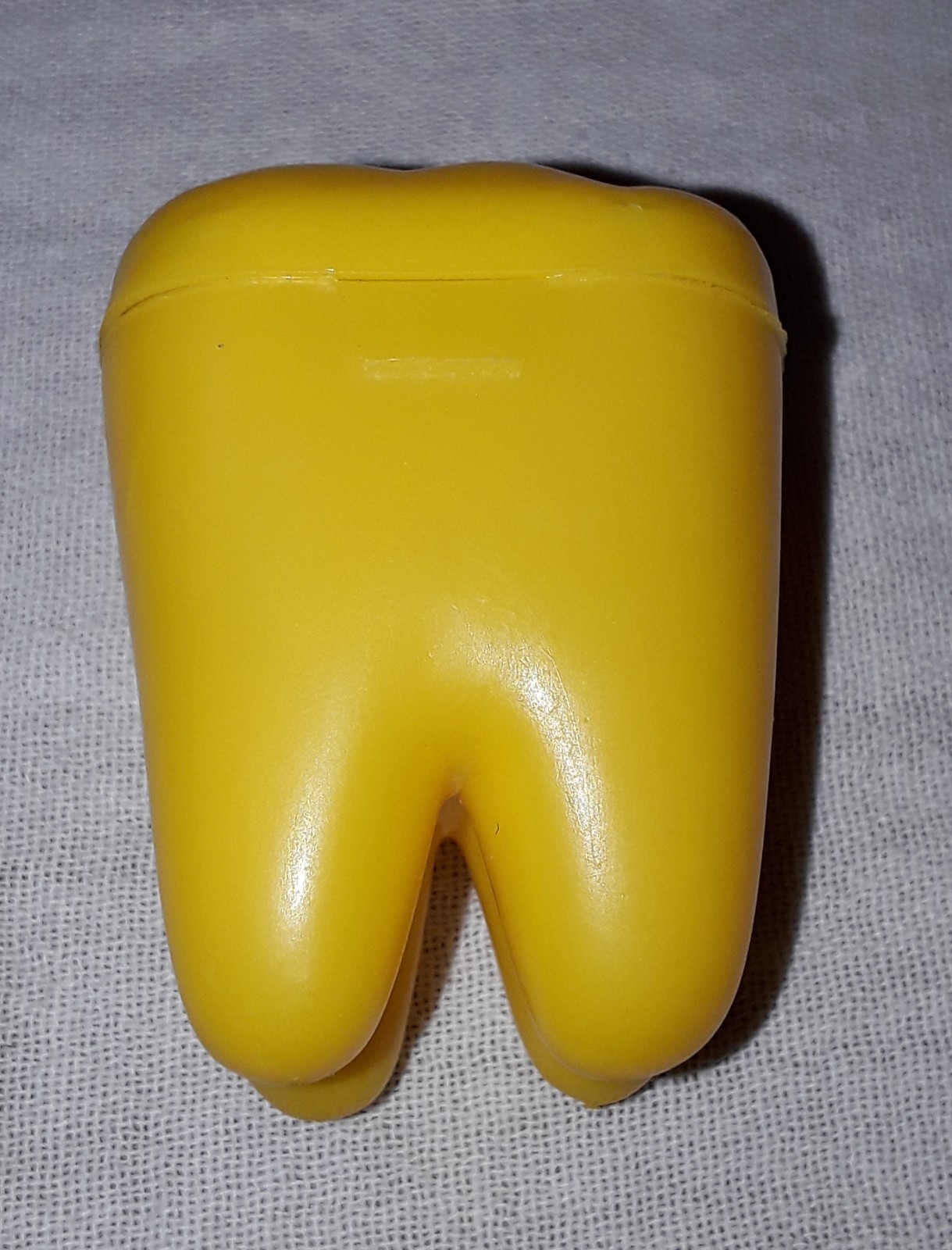 1971 TOPPS CHEWING GUM BIG TOOTH PLASTIC CANDY CONTAINER YELLOW EMPTY