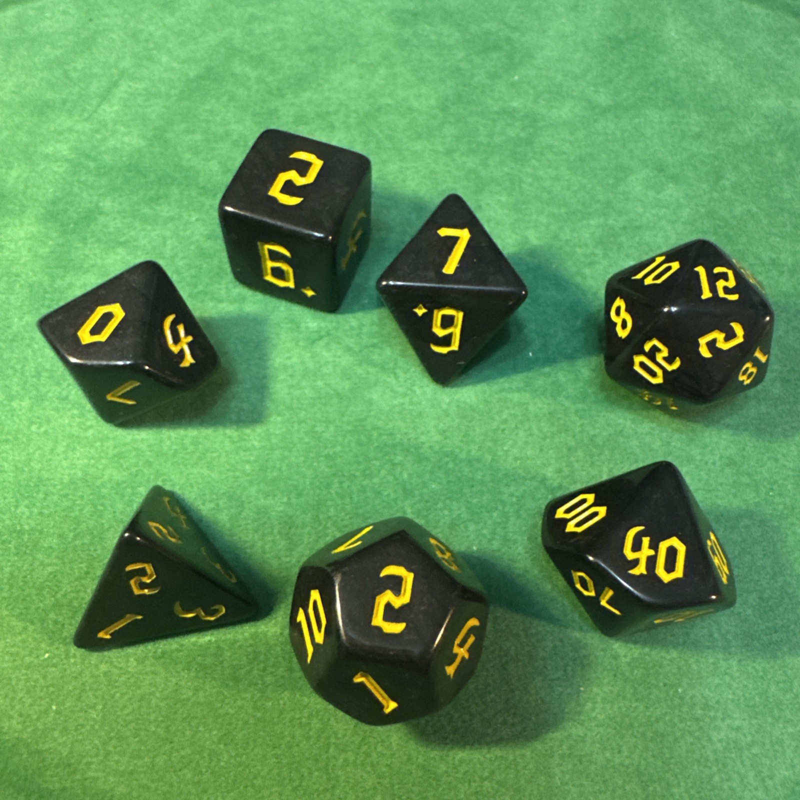 Black 7-piece Acrylic Dice Set - RPG DND 17
