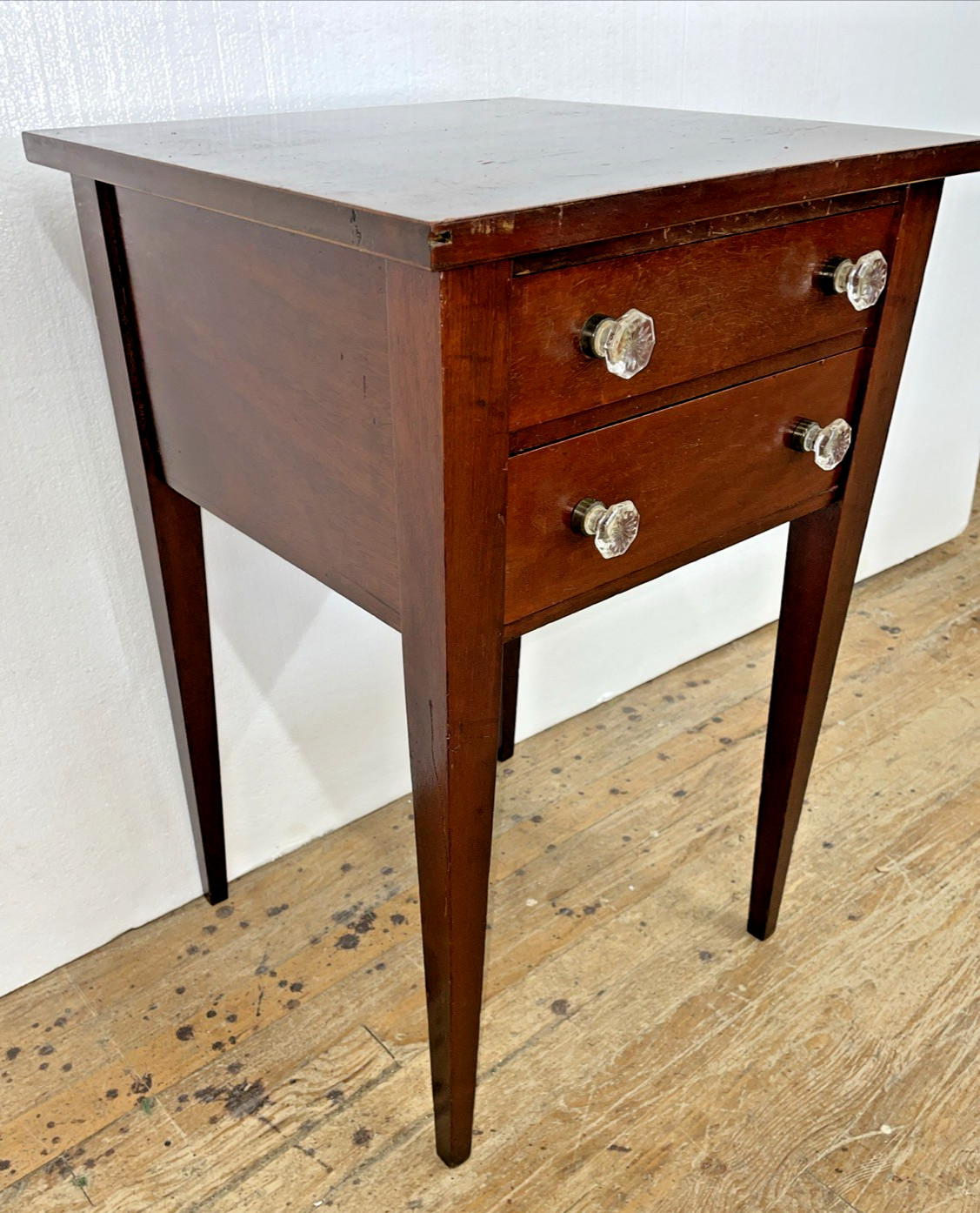 Vintage Mahogany 2 Drawer Table Nightstand lamp stand Glass knobs