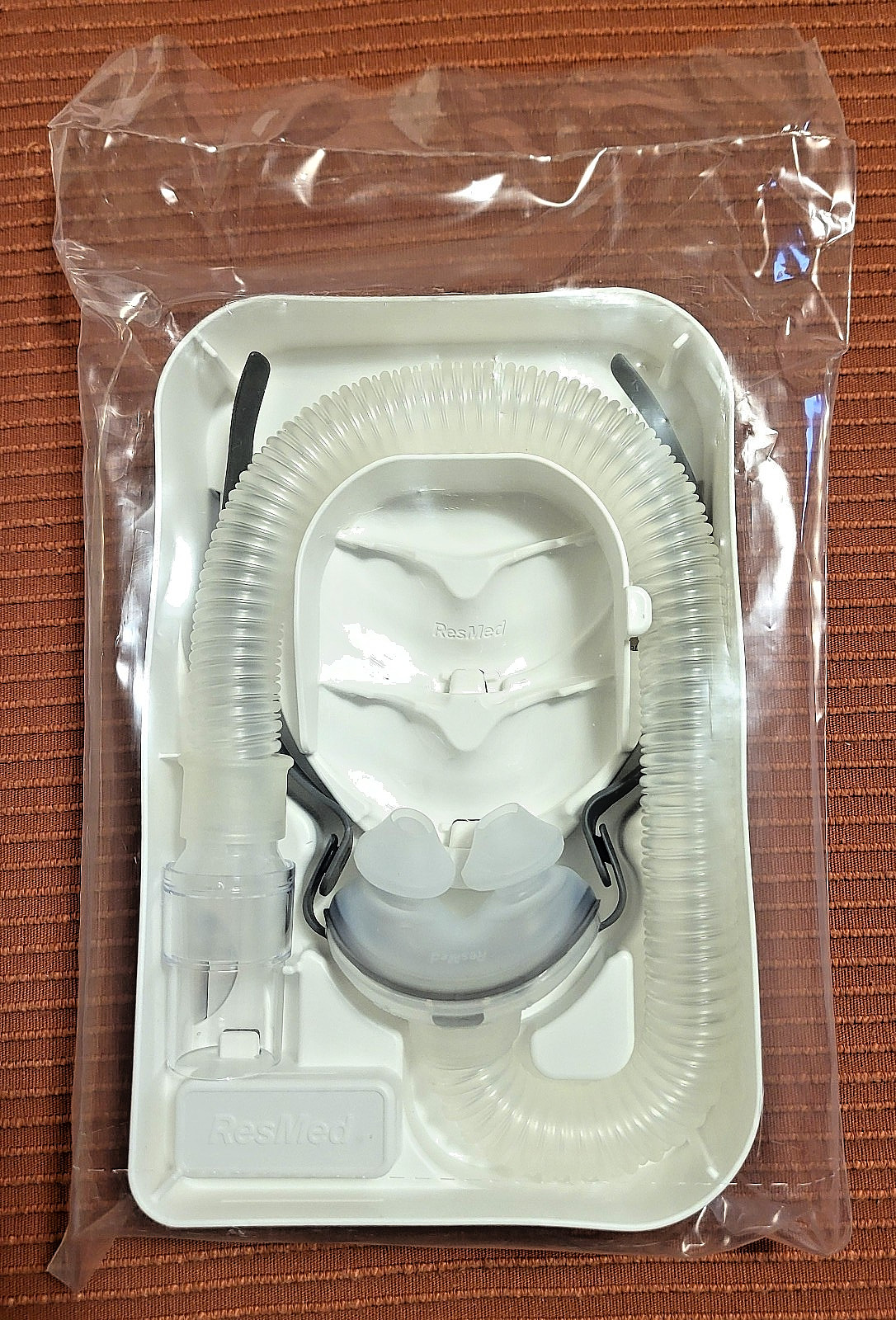 RESMED AIRFIT P10 FRAME & PILLOW MEDIUM *NO HEADGEAR* (NEW & SEALED) MPN-62922