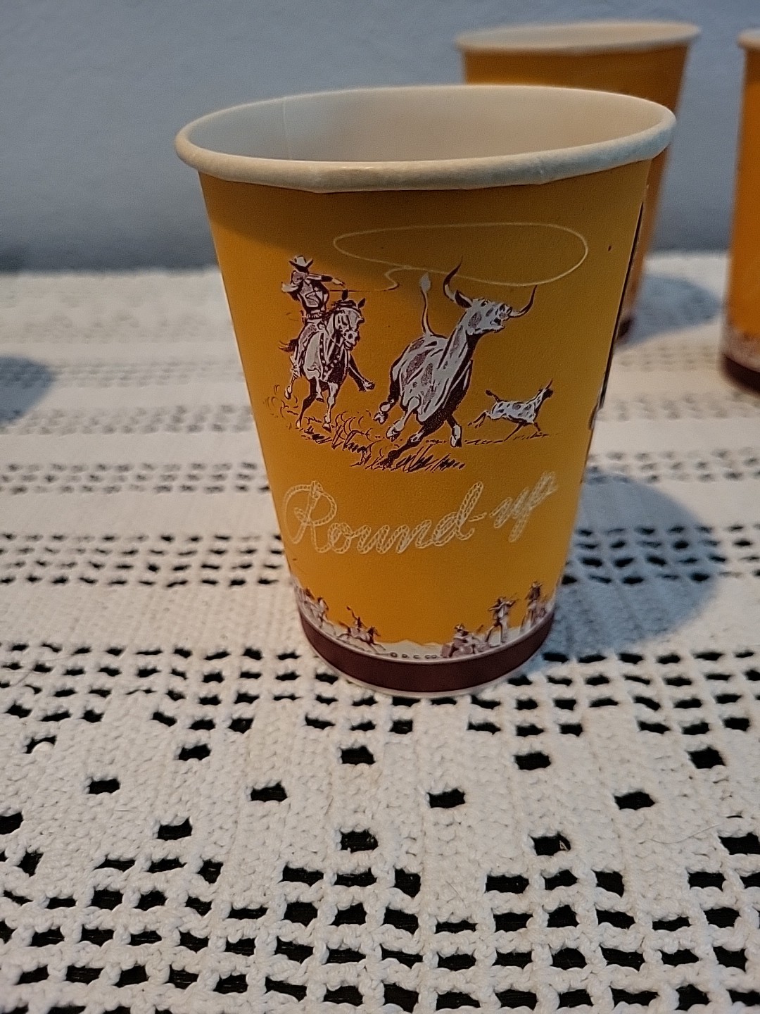 1950s Vintage 9oz Disposable Dixie Cups “Round-Up Design” - 4 Cups Handles