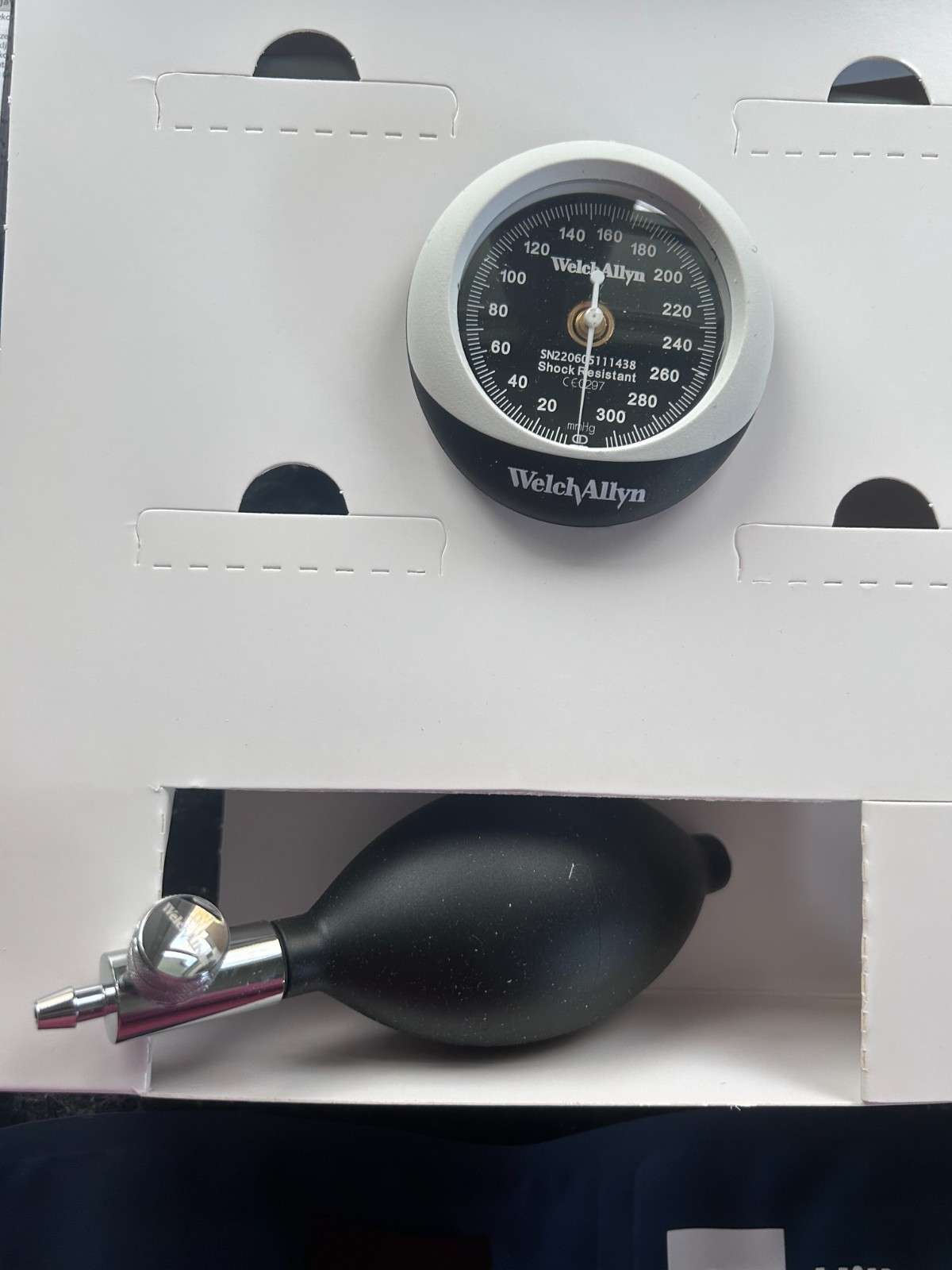 Welch Allyn DS45-11 Durashock BP Aneroid with Large Adult Cuff Ref 901092 - NEW