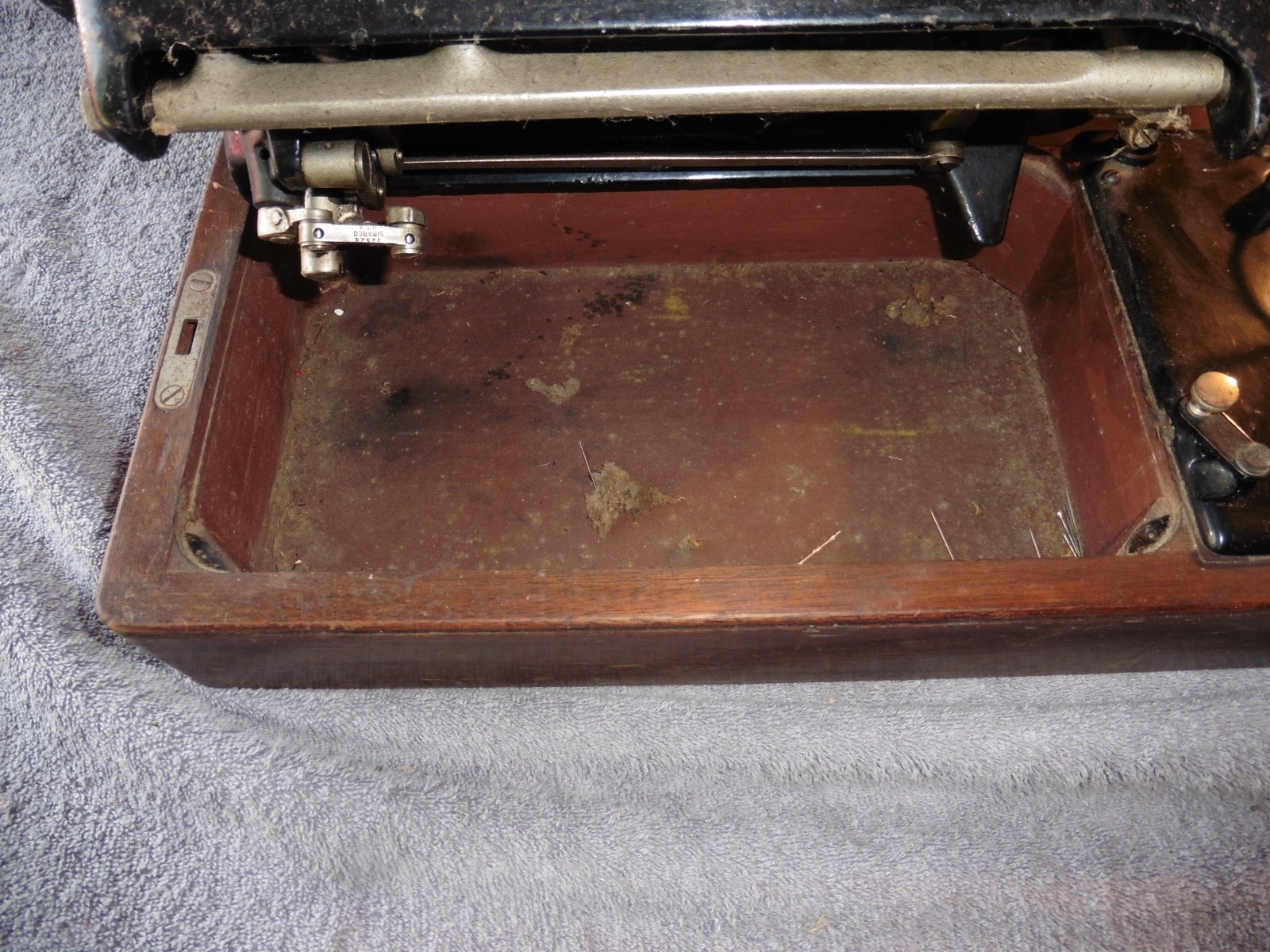 Vintage Singer Sewing Machine Serial# AB670423 BU7 Sewing Motor