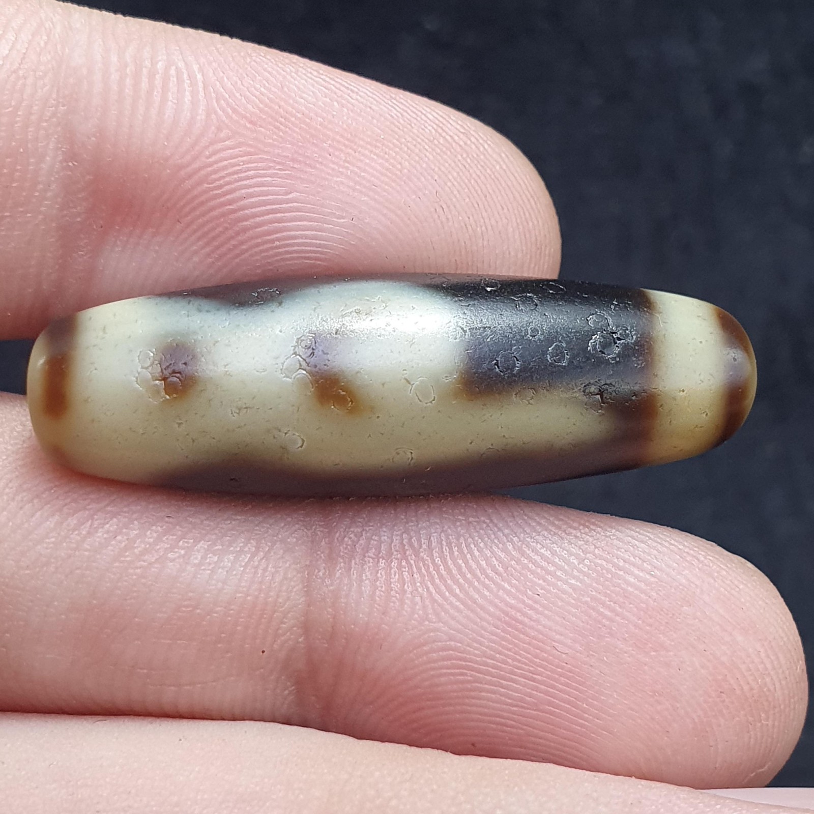Tibetan dzi bead unique pattern symbols , rare himalayan agate bead