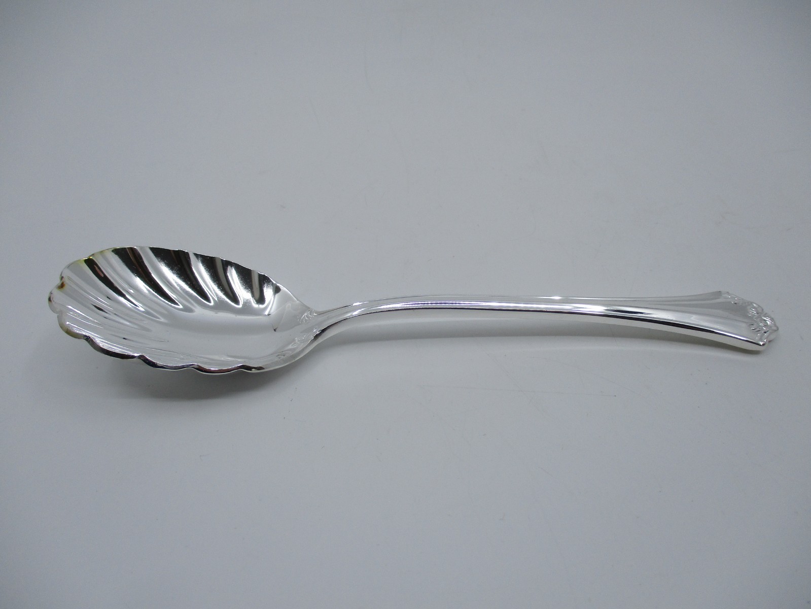REED BARTON SILVERPLATE FRENCH CHIPPENDALE SUGAR SPOON - 6 1/4"    04Q