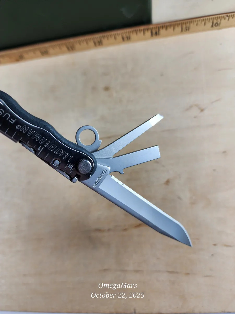 Leatherman Fuse #FU2 Discontinued, light usage, screwdriver chipped