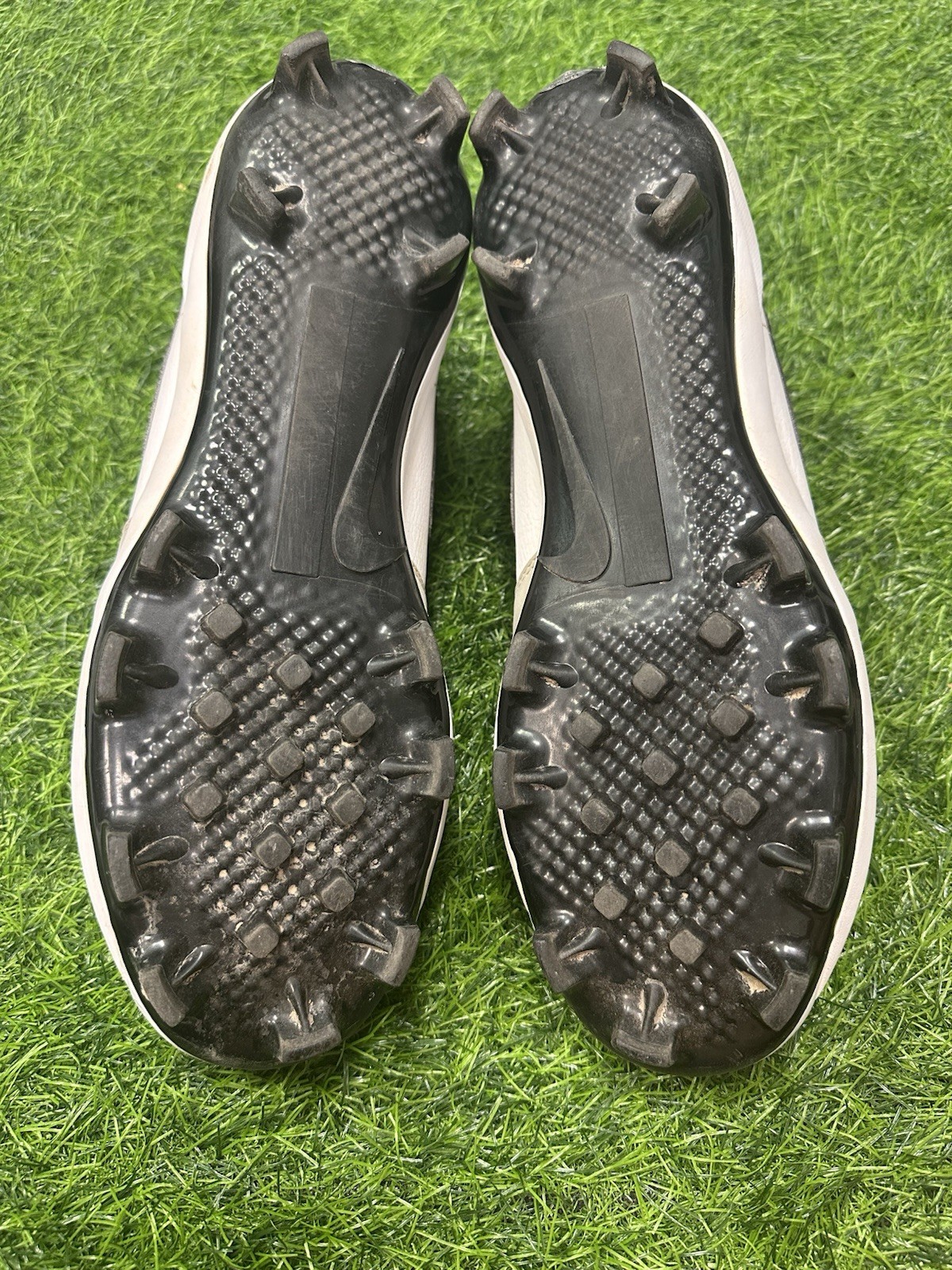 Salvador Perez Kansas City Royals Game Used Cleats 2024 Nike Jordan 1 GUG LOA