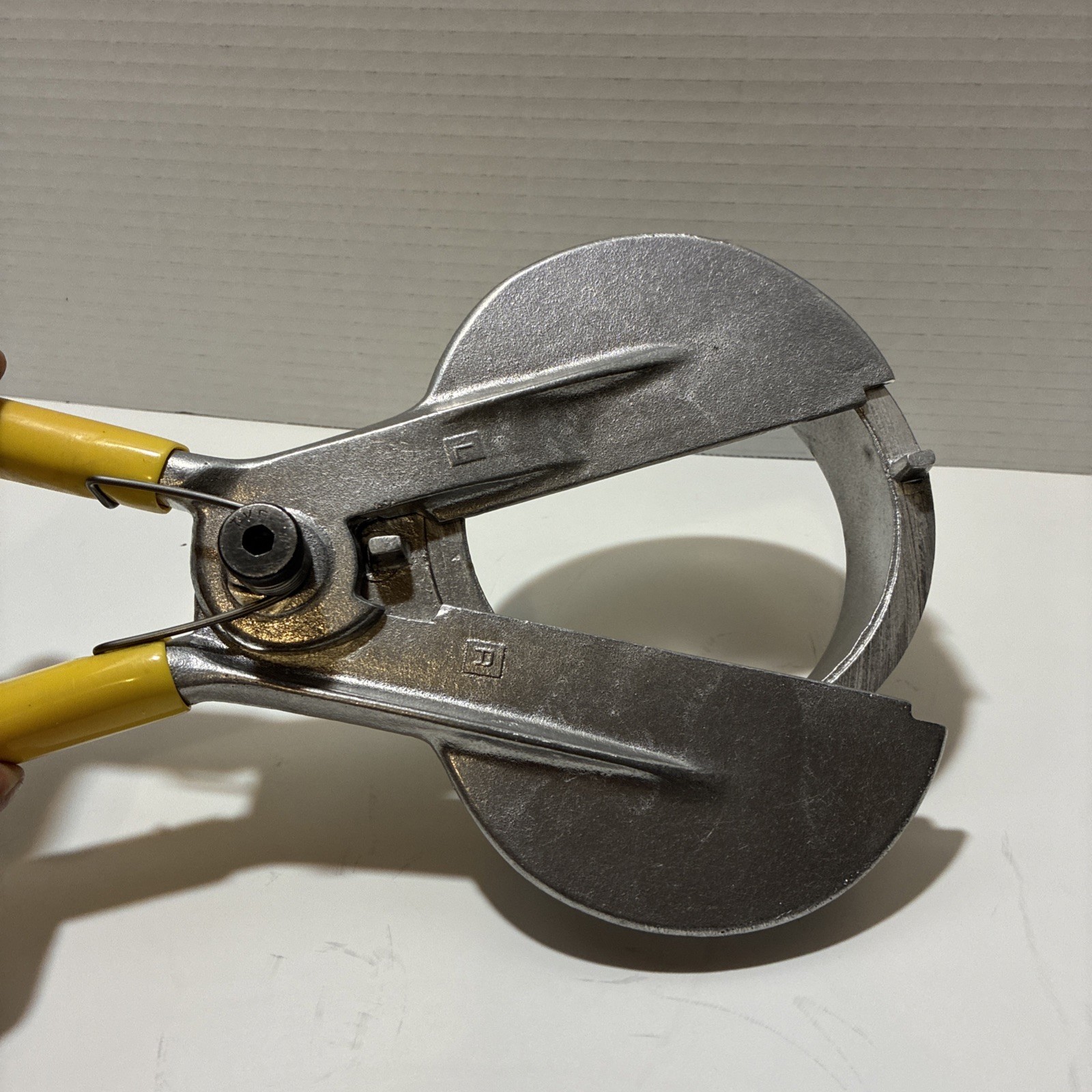 The Slip Seal Co. Long Beach CA Packing Peanut Dispenser Valve USED