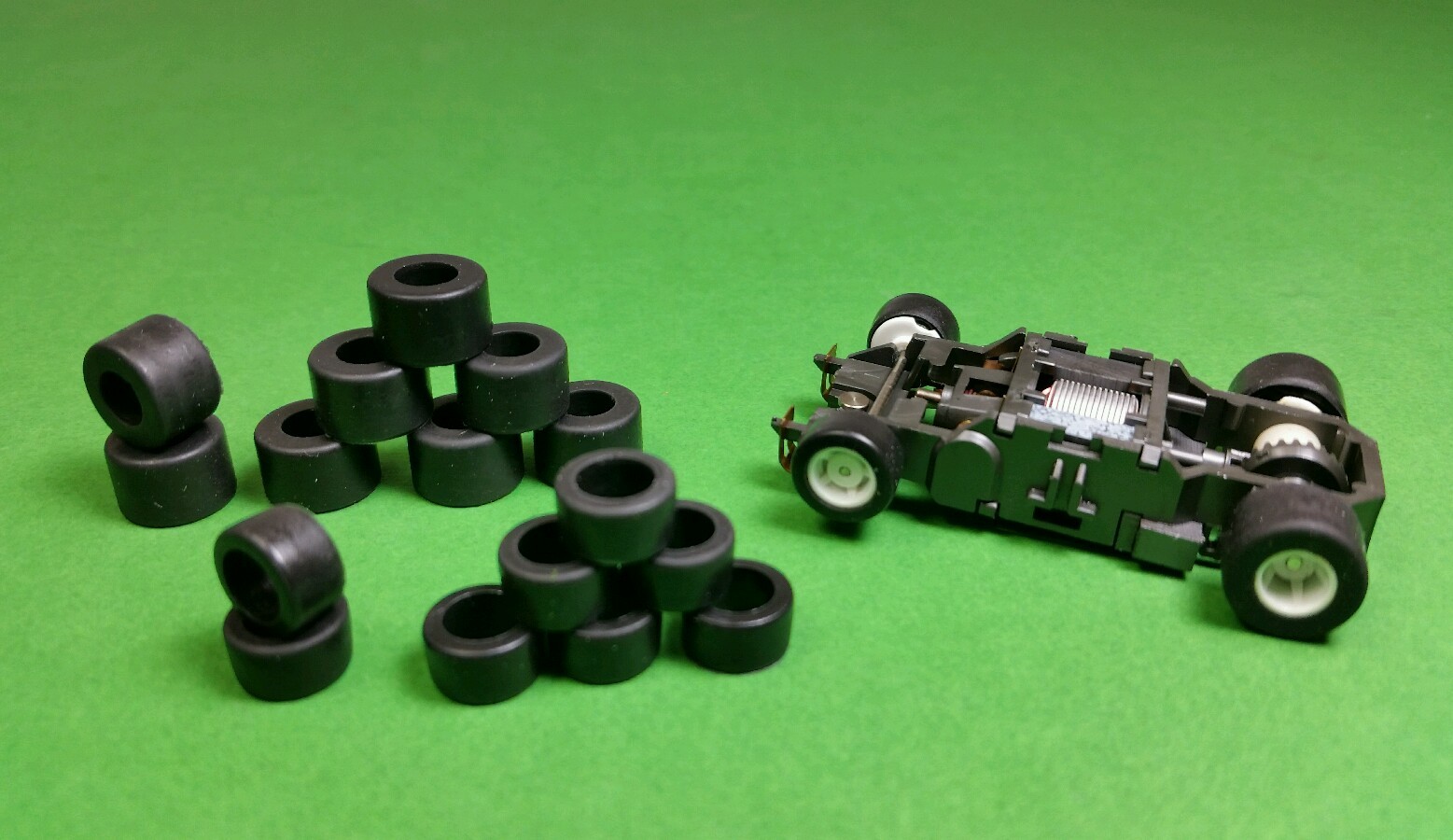 ☆16 SILICONE TIRES☆ For TYCO 440x2~440 SMALL Front & Rear hop up slot car parts