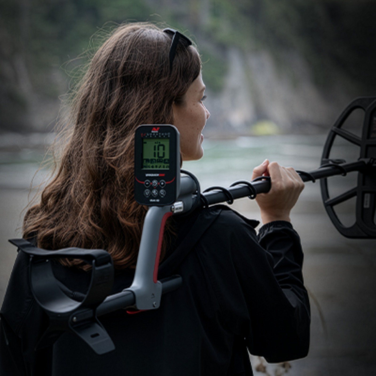 Minelab Vanquish 360 Automatic Metal Detector with IP68 Rating and Durable Body