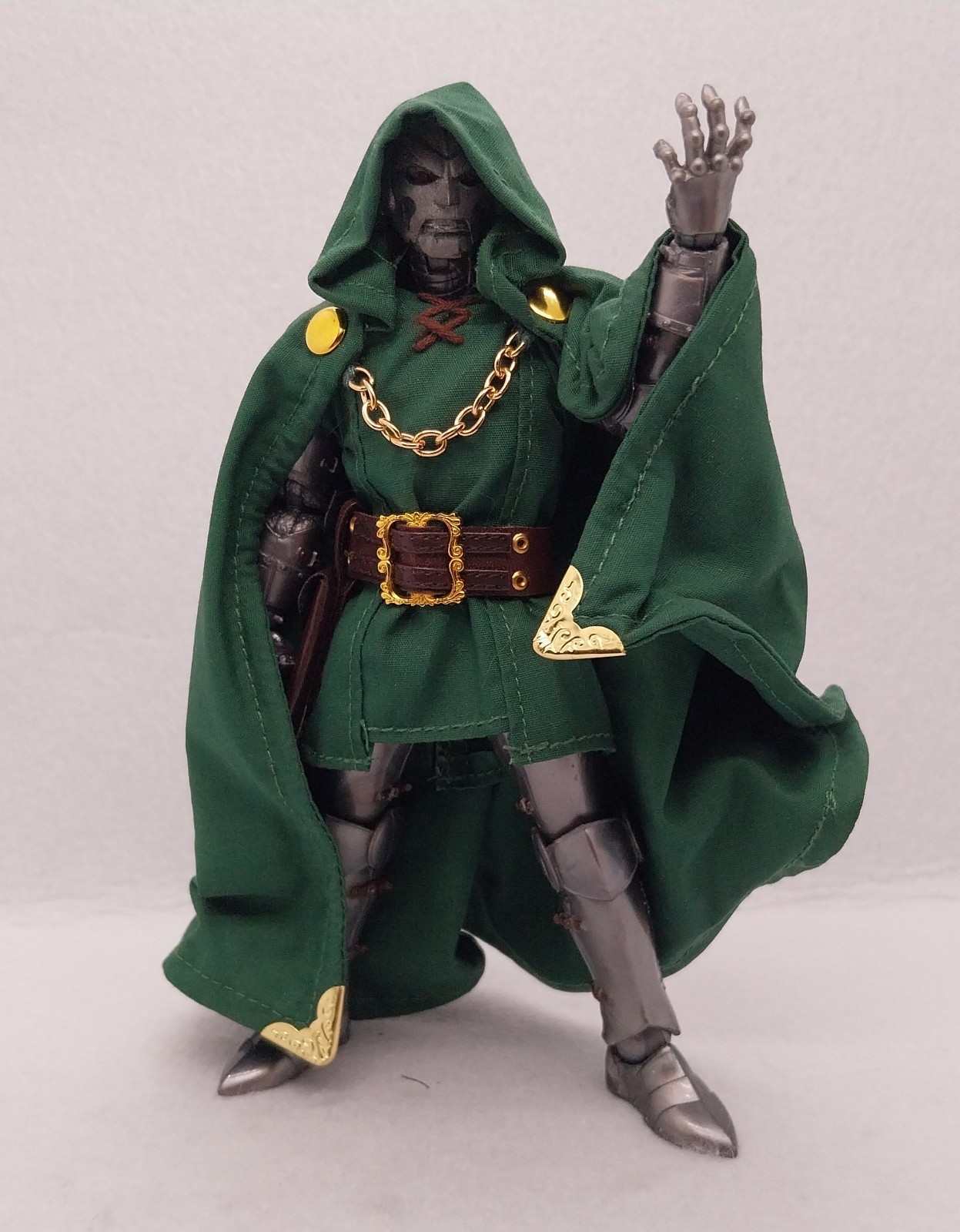 SU-DOOM-SET-GN: 1/12 Deluxe Green Outfit Set for Marvel Legends Dr. Doom