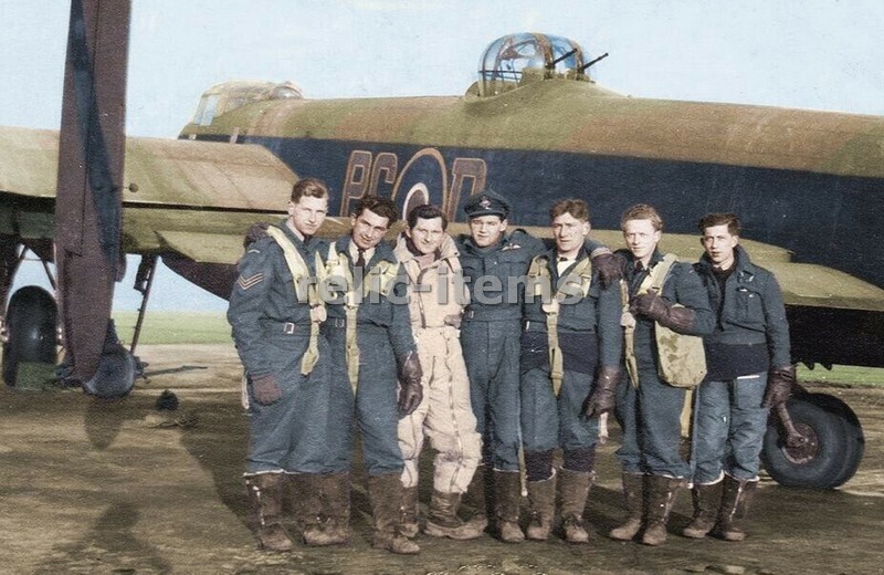 WW2 PICTURE PHOTO UK RAF LANCASTER BOMBER CREW 6833