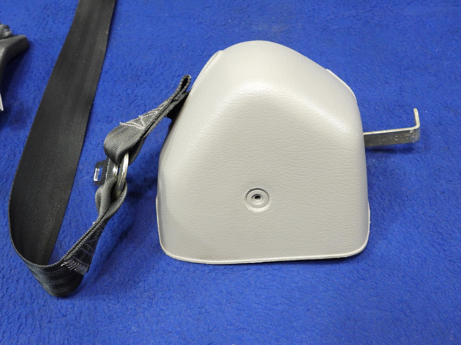 97 1997 Ford Mustang Convertible Gray Front Seatbelt Set Seatbelts OEM E48