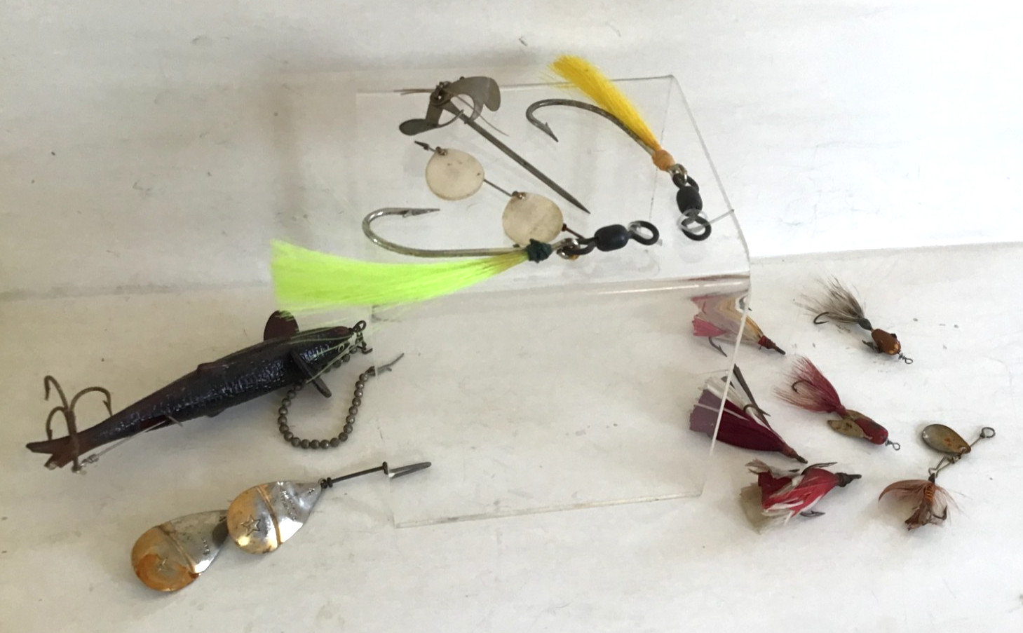 Mixed Lot Fishing Tackle-Fishmaster Lure-Feathered Hooks-Flies-Spinner