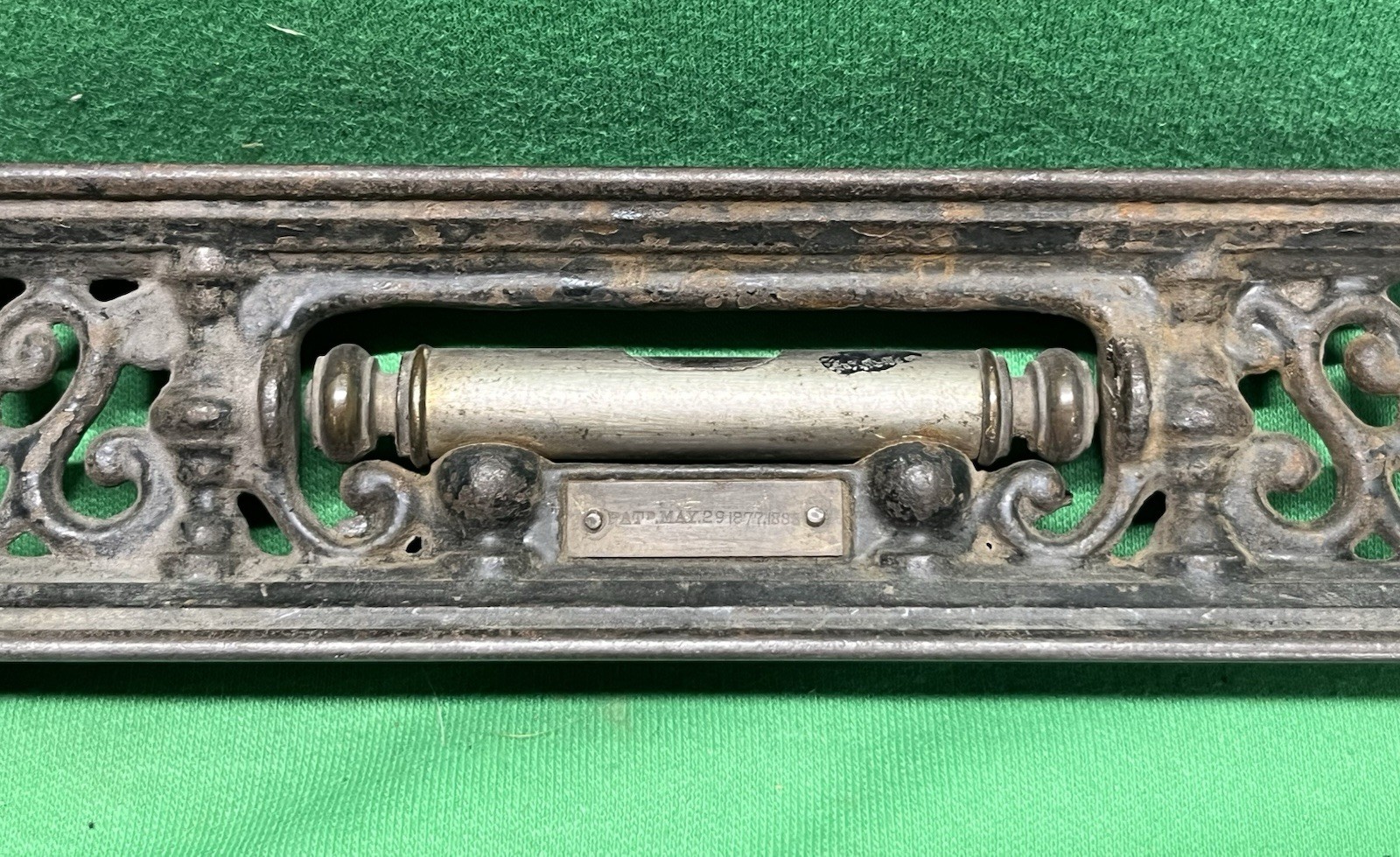 Vintage The Davis Level & Tool Co. 12" Cast Iron Level 1877-1883 Carpenter