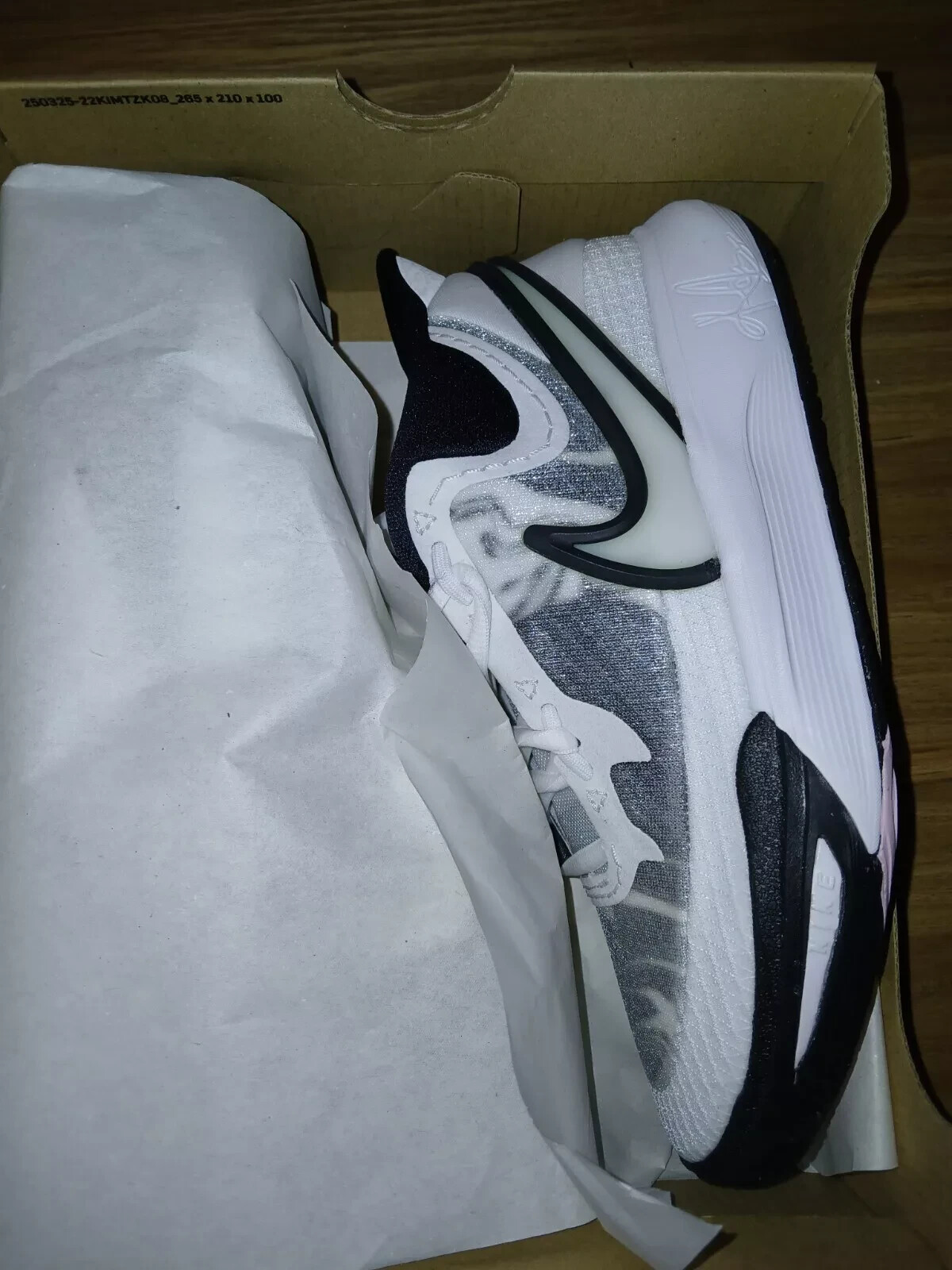 Nike Kyrie 8 GO Size- 5.5Y White/White Black. DQ8076-101 **NEW-IN-BOX