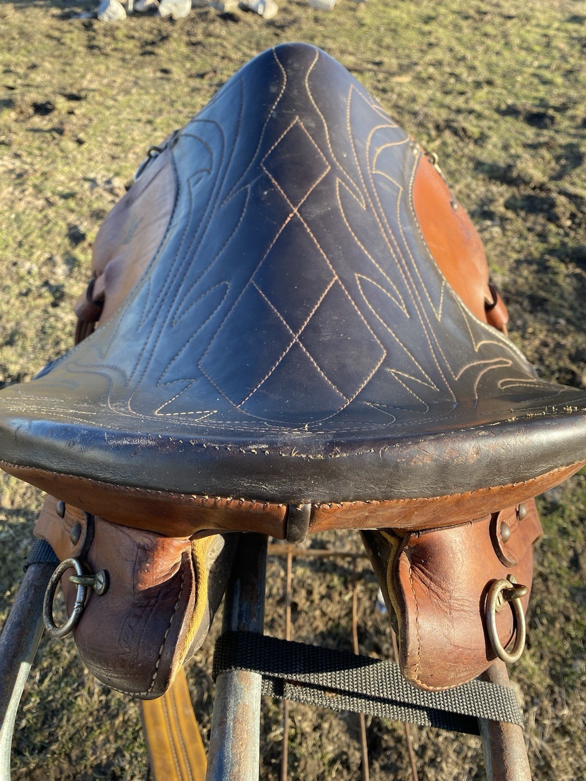 Used 17.5" Renegade Buena Vista gaited horse plantation saddle