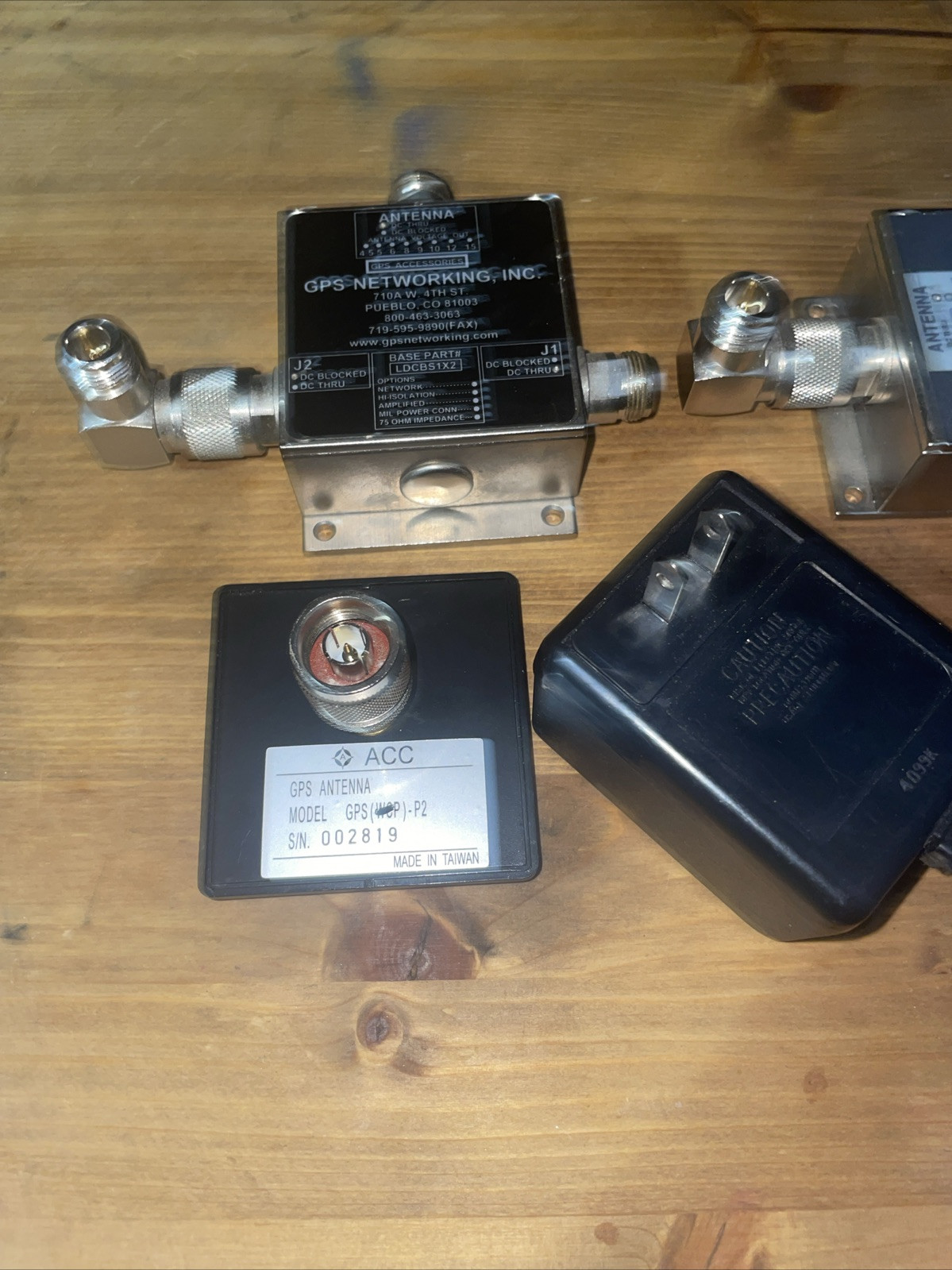 GPS LDCBS1X2 & LA20 Networking La20 Power Supply And Gps Antenna With Adapters