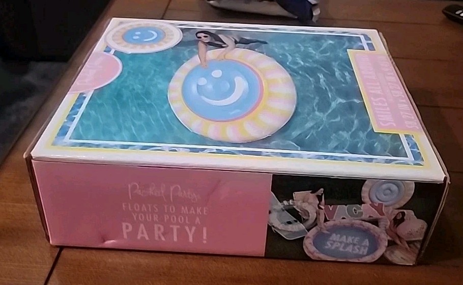 Packed Party Extra Large 58 inch 'Smiles All Around' Inflatable Pool Float