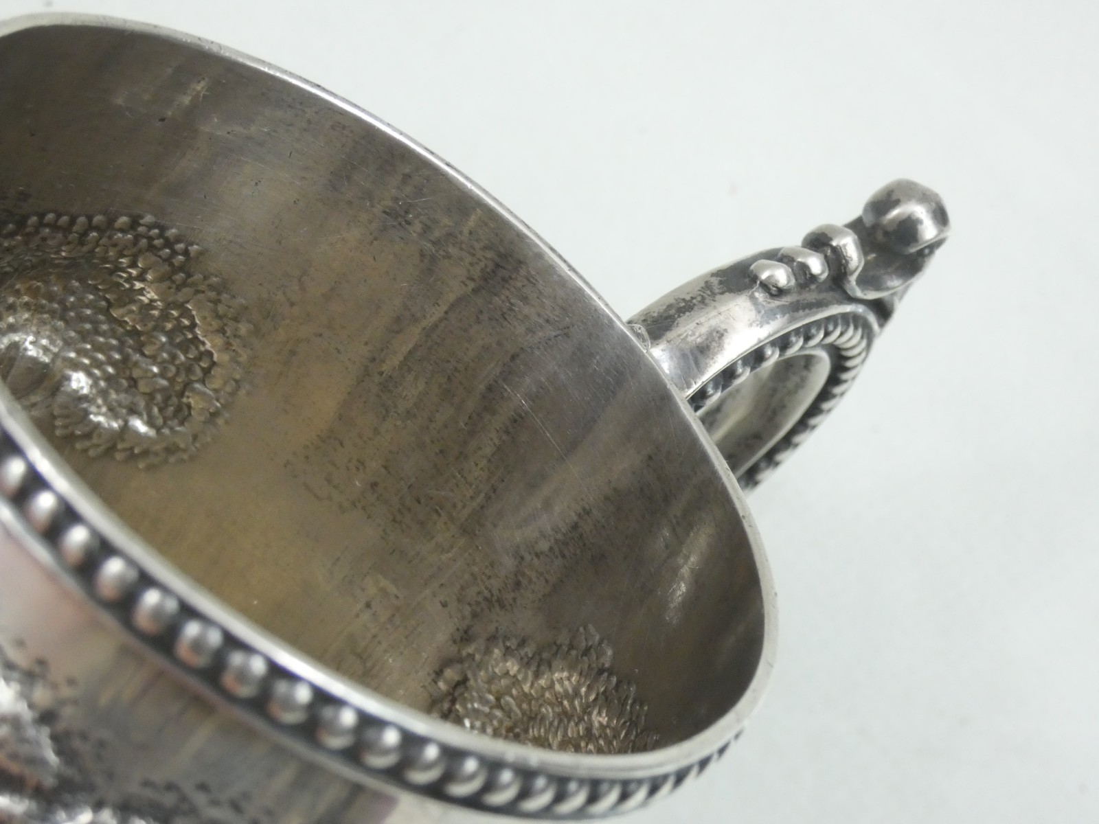 ANTIQUE AMERICAN COIN SILVER MUG CUP HAND CHASED REPOUSSE ARCHITECTURAL sterling