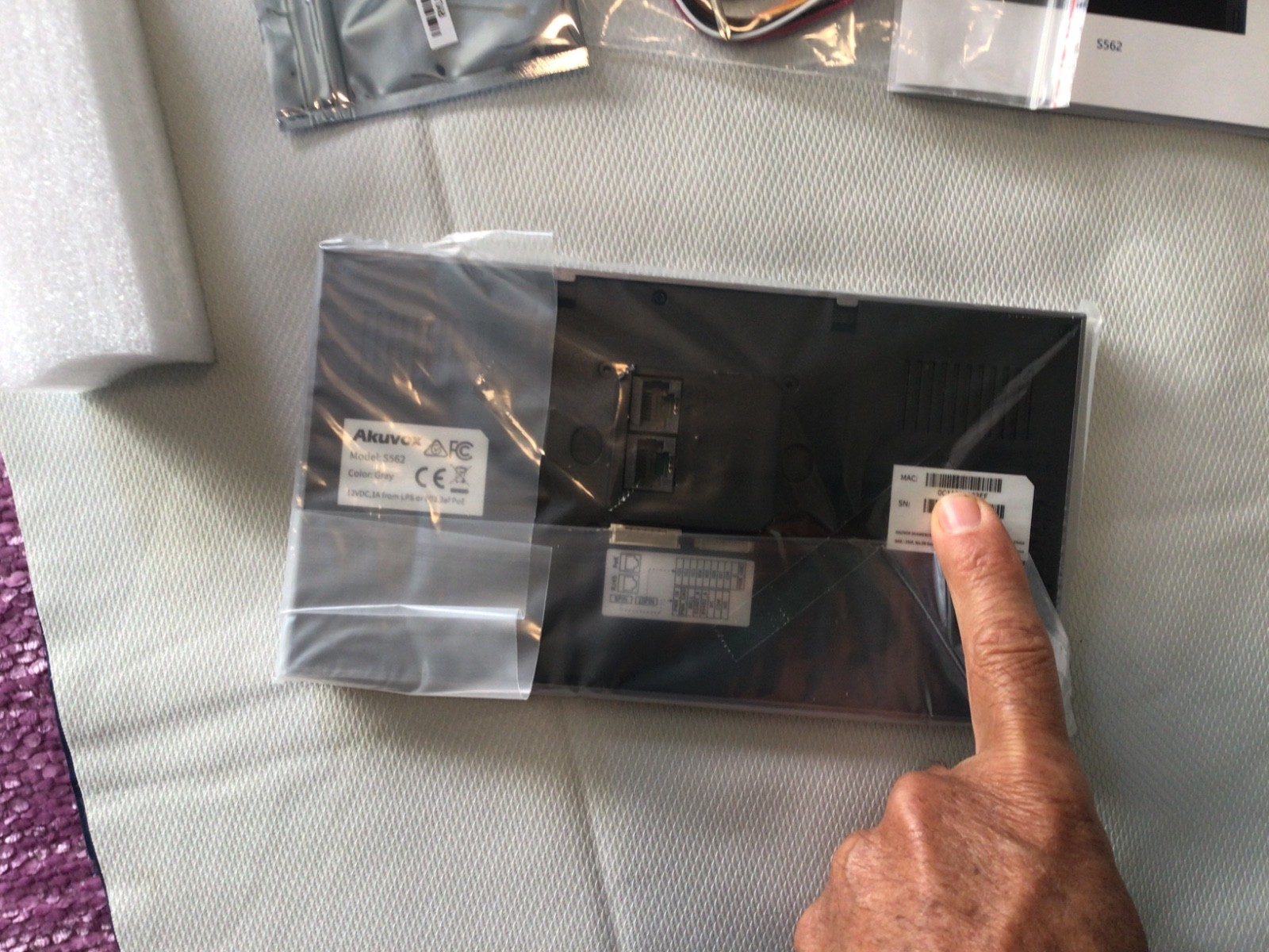 AKUVOX S562 Luxury Smart Indoor Monitor 7” Smart intercom for Home Integration