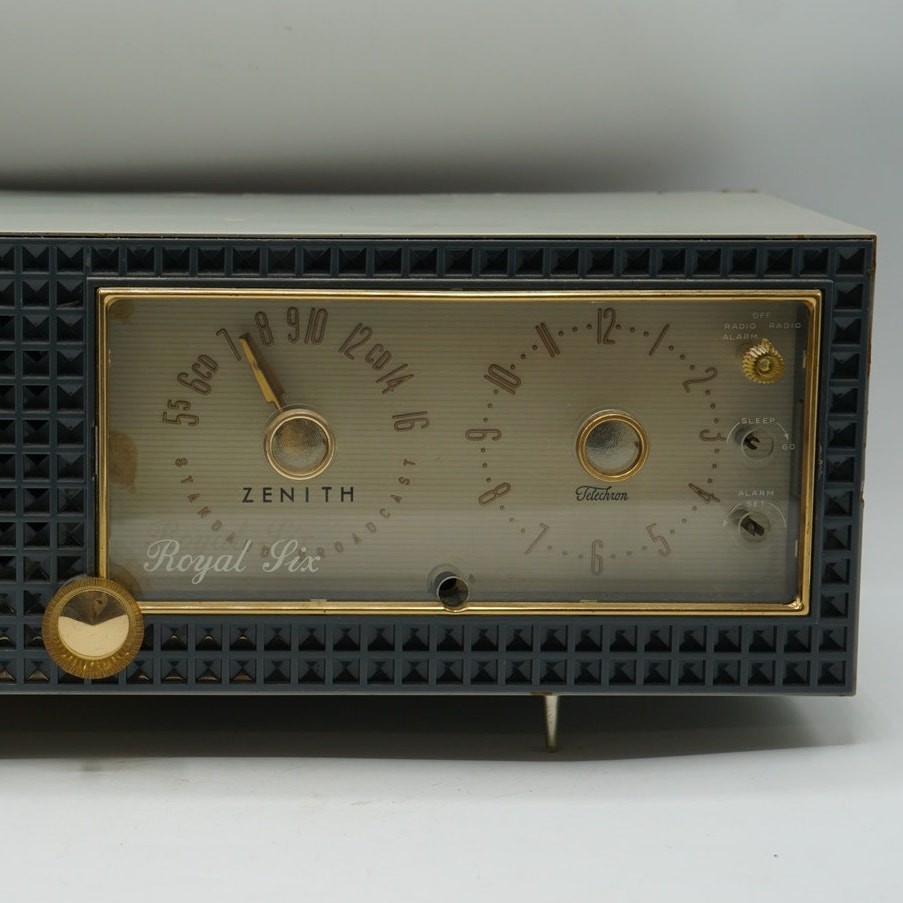 Vintage Zenith Tube AM Clock Radio Telechron Alarm S-24554