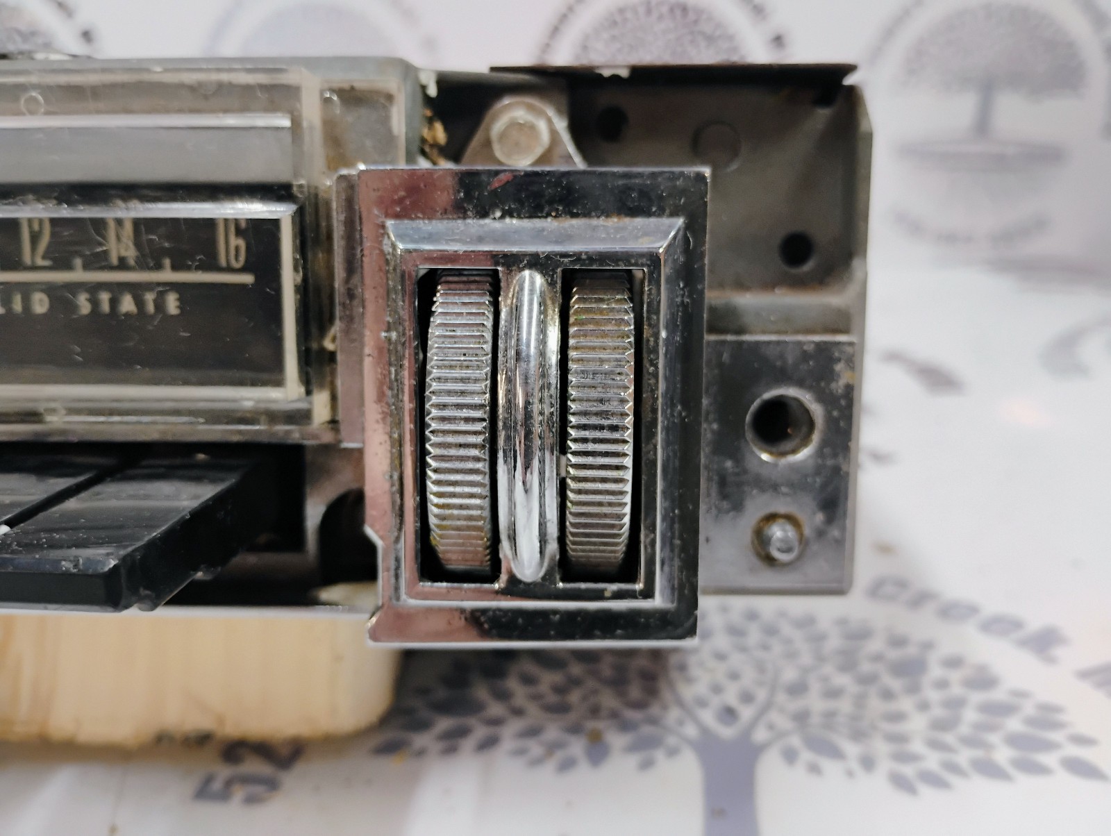 1968-1969 Dodge/ Chrysler Solid State Thumb Wheel AM Radio 2884-631