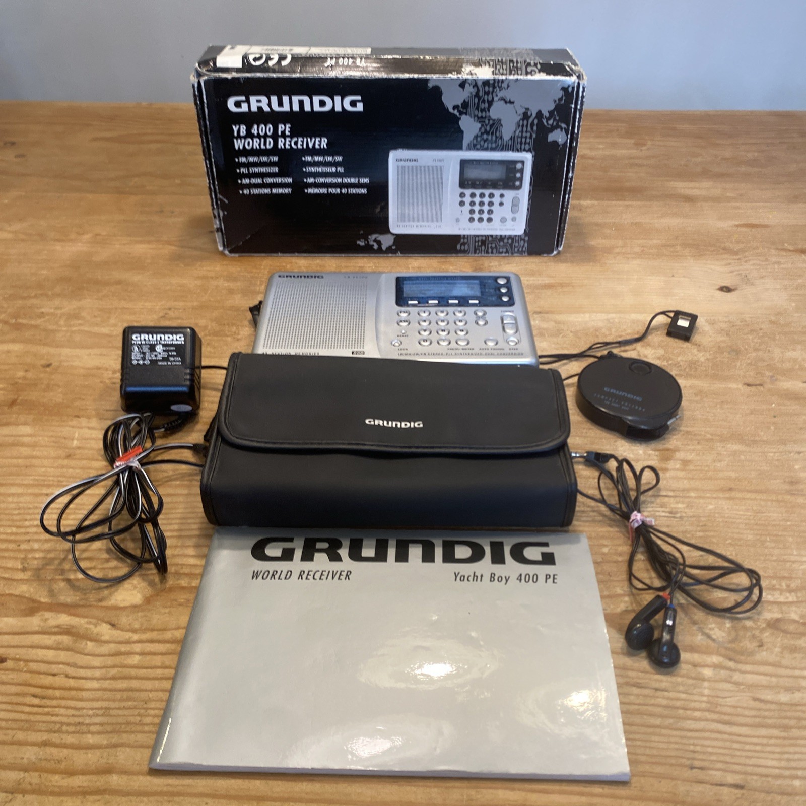 Grundig YB 400 PE World Receiver Radio w Box Case Manual AC Adapter Works
