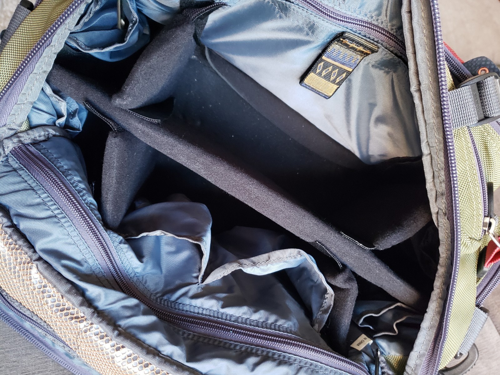 RARE! Fishpond Cloudburst Fly Fishing Olive River Gear Travel Molded Bag GREAT!