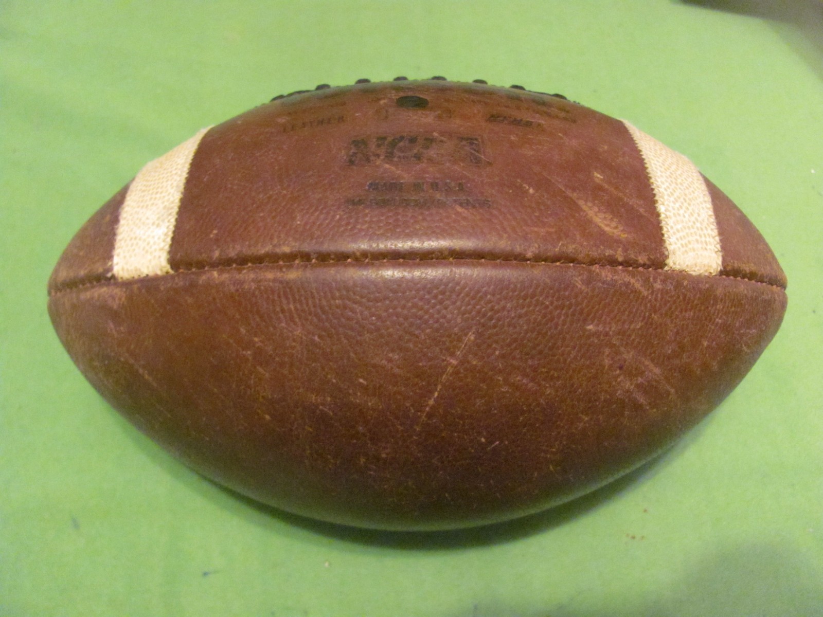 Wilson GST WTF1003 NCAA/NFHS Collegiate Leather Football USA.