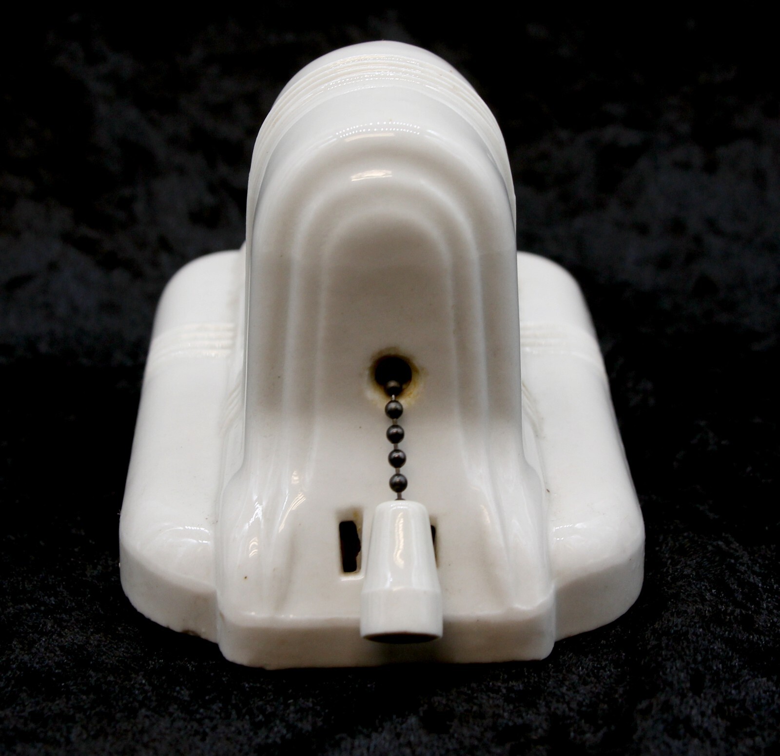1920s Art Deco White Ceramic Bathroom Wall Sconce with Pull Chain