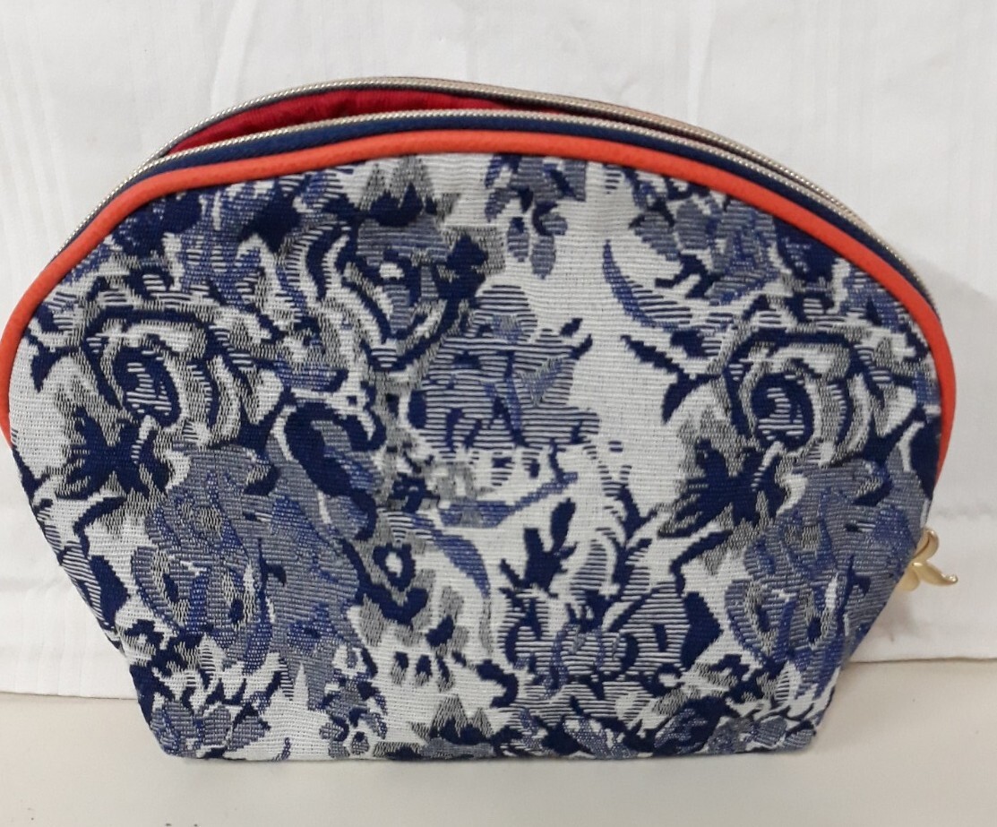 SISLEY MAKEUP SKINCARE TOILETRY TRAVEL COSMETIC BAG 7"x6"x3"& (7 gifts samples)