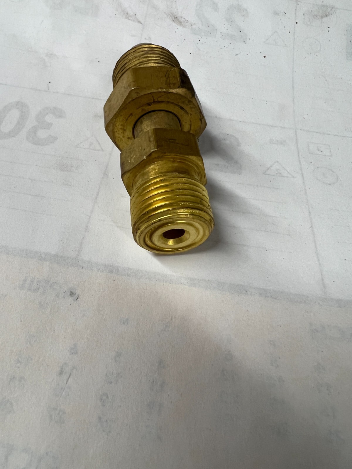 CGA-320 to CGA-580 Adapter CO2 to Argon - Superior A-809 / Western 806