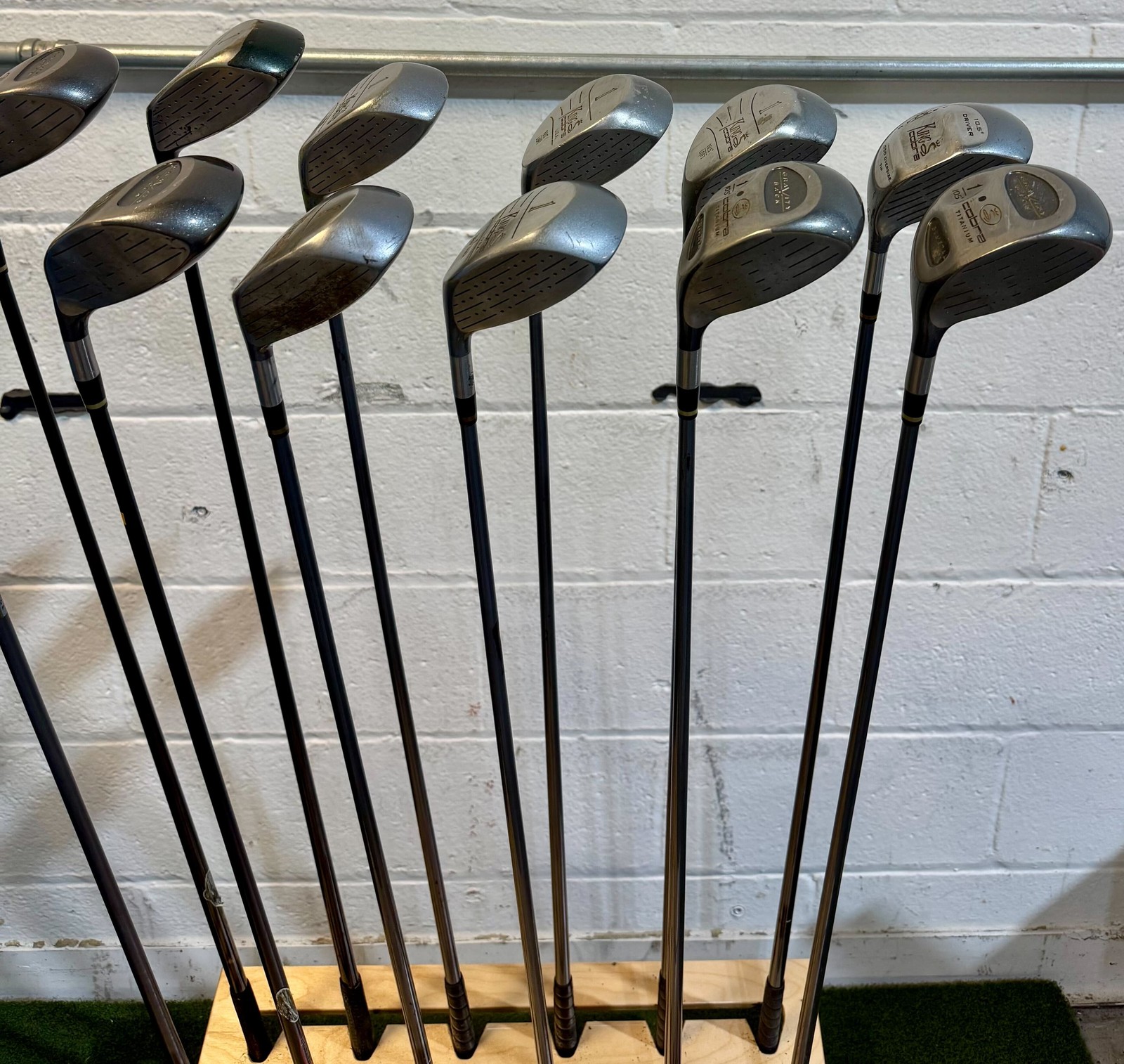 Wholesale Lot of 25 Golf Clubs - Vintage Cobra Drivers