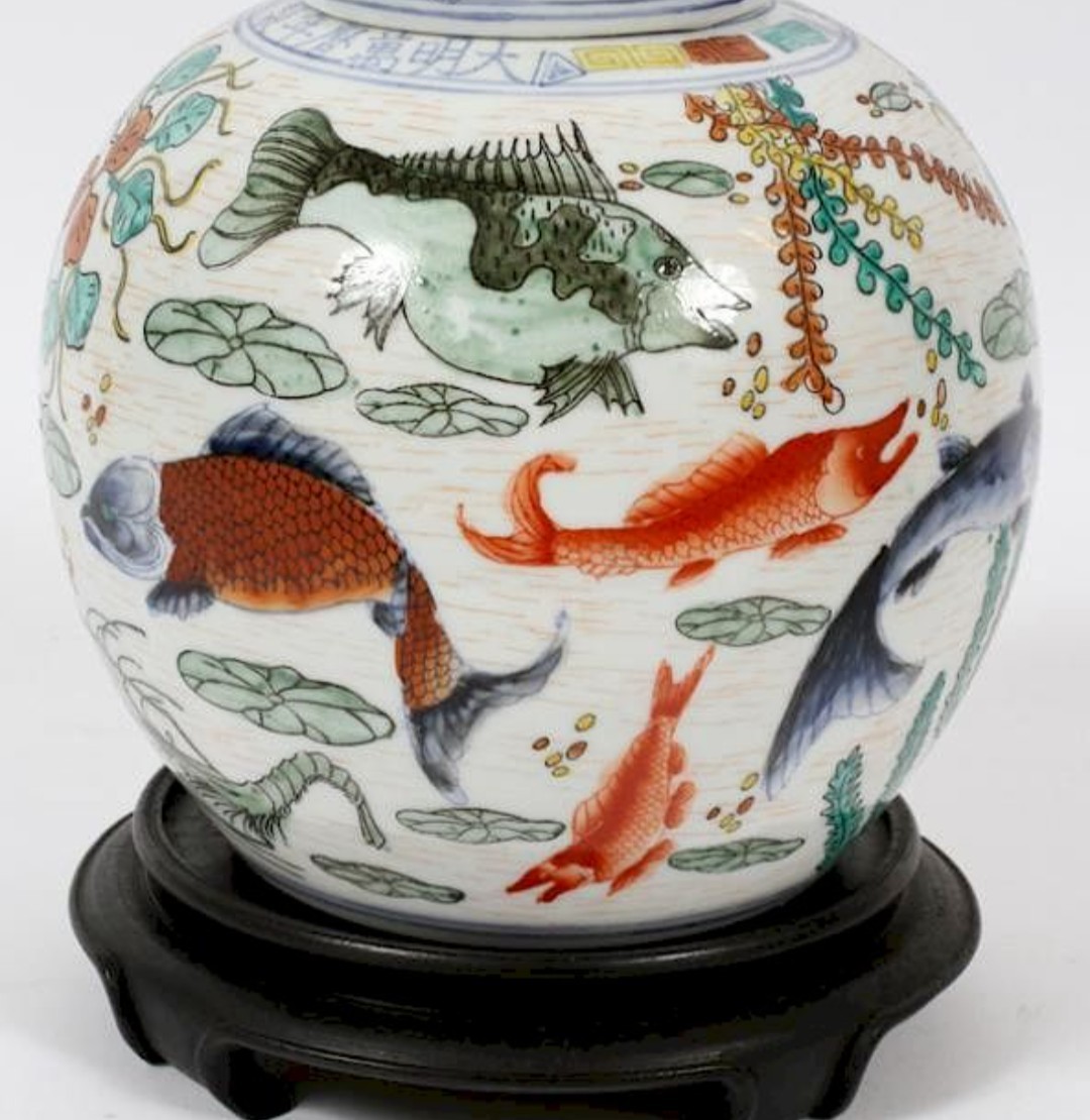 Vintage Chinese Blue White Porcelain Ginger Jar Temple Shaped