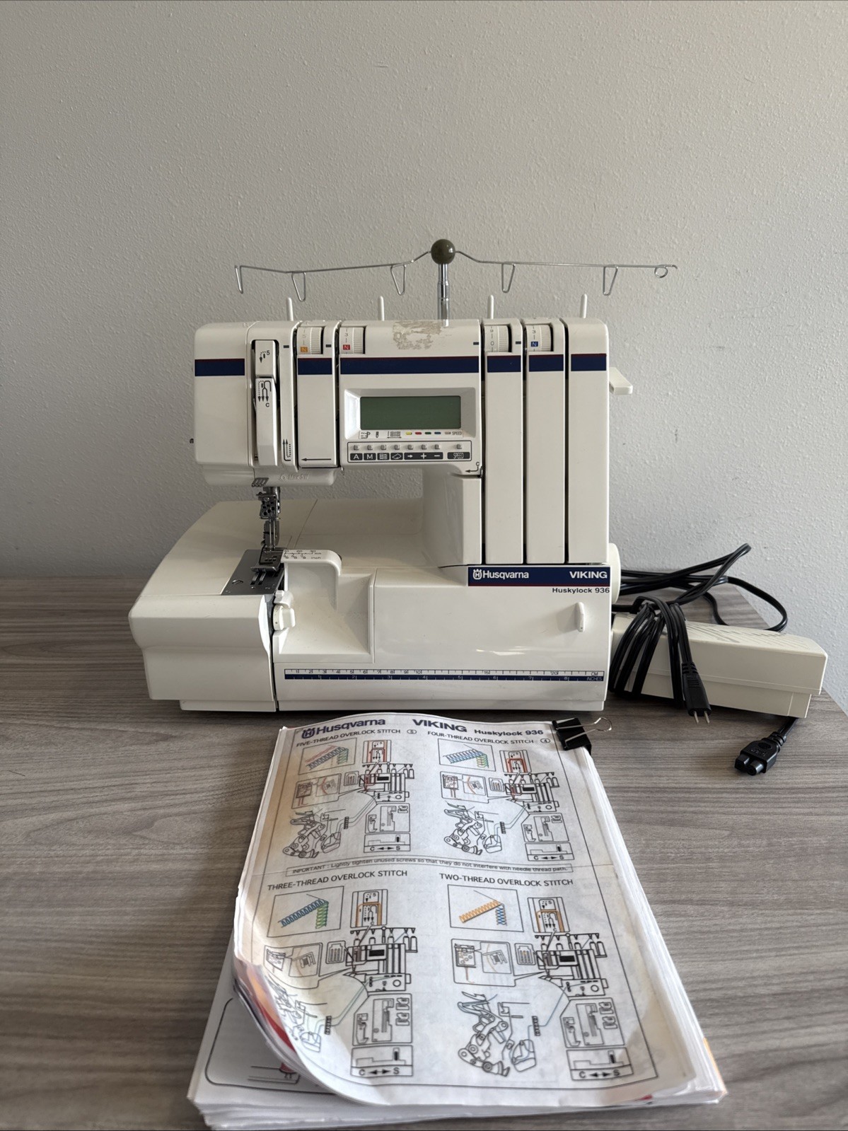 Husqvarna Viking Huskylock 936 Serger Sewing  Machine Pedal Manual Extras Works