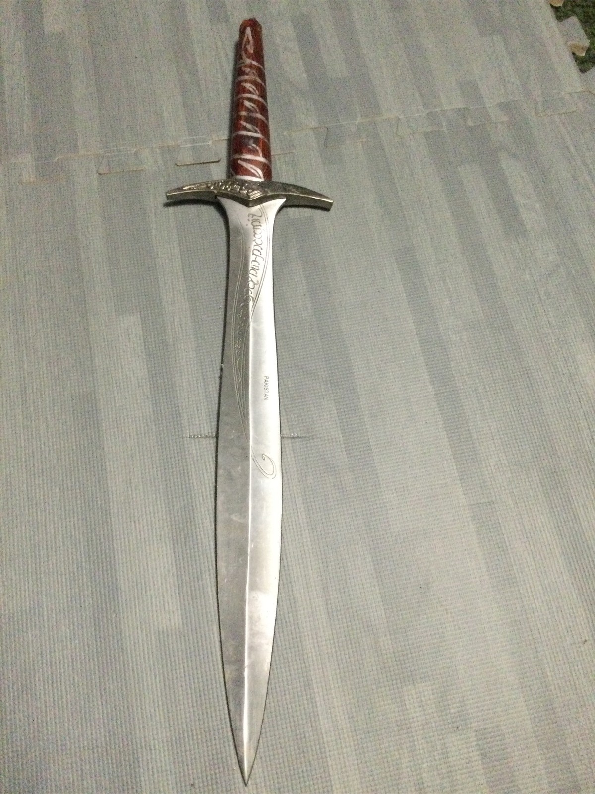 United Cutlery UC1264 & UC2893 The Lord Of The Rings: Sting & Scabbard