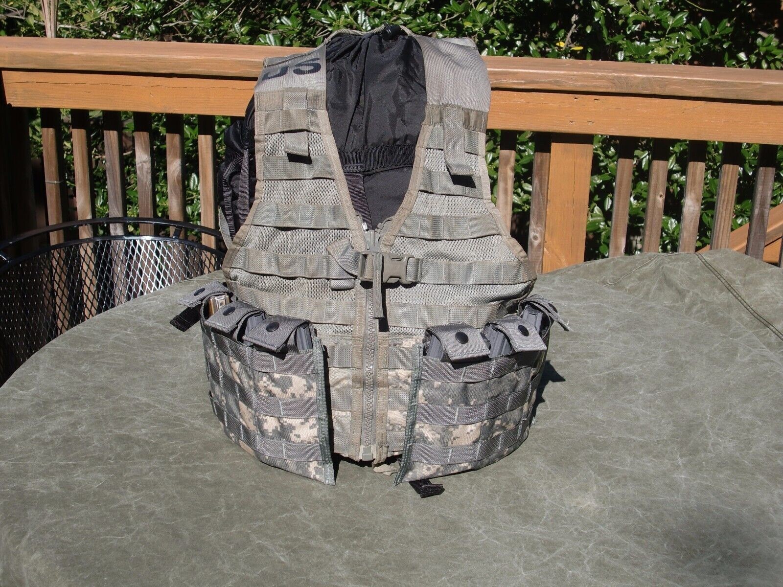 US Army MOLLE II ACU Fighting Load Carrier Vest w/ 2 Triple Mag Pouches EXC