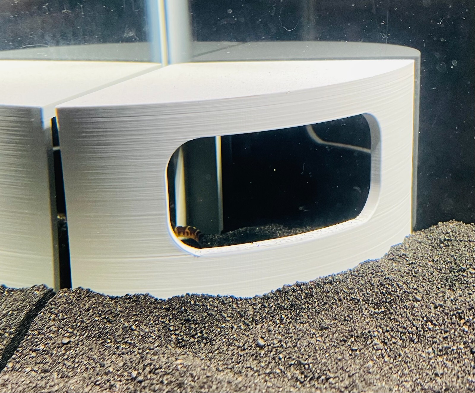 Aquarium Cave Corner Fish Tank Decorations Ornament Cichlid Axolotl Hide